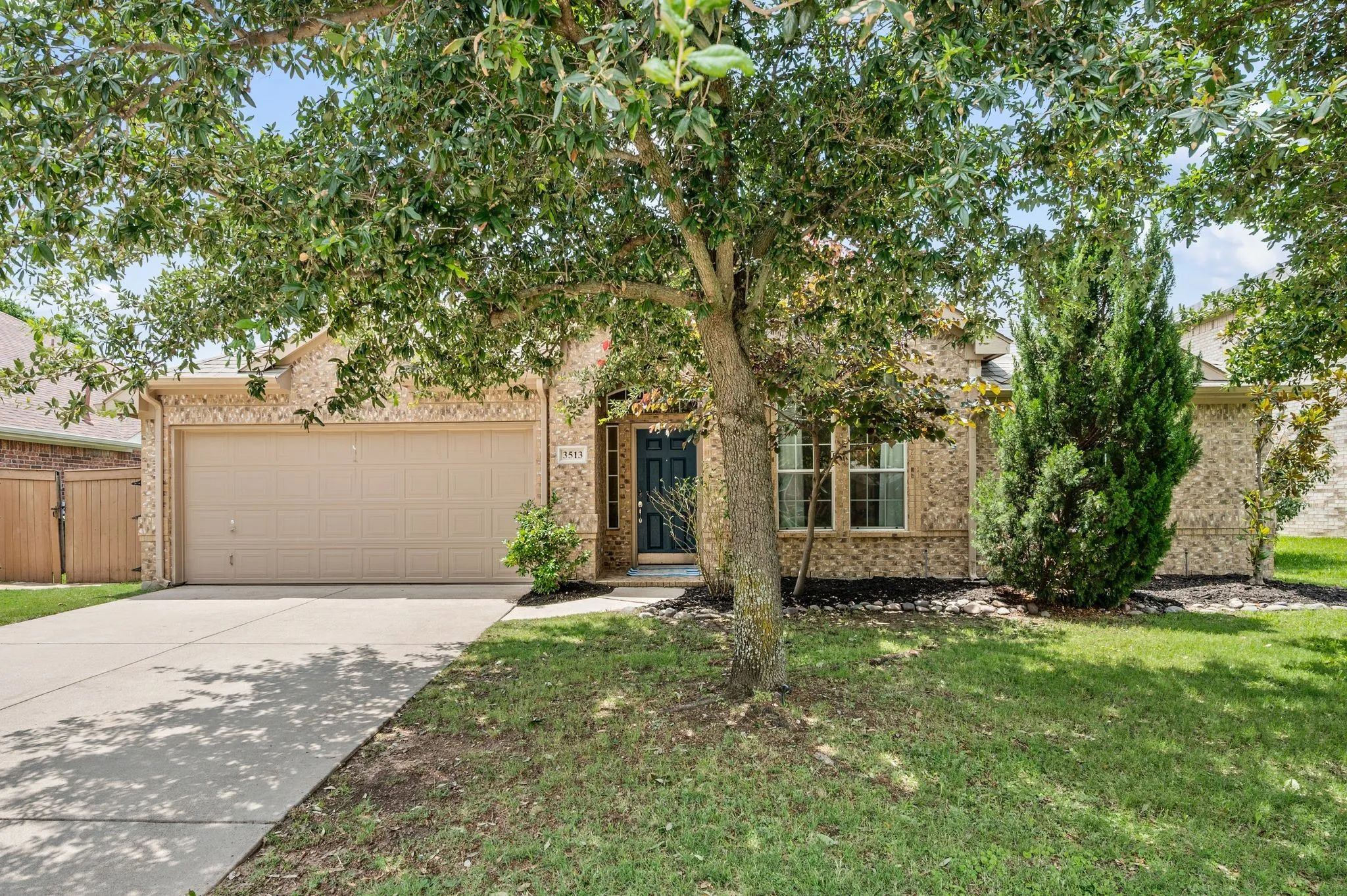 Single Family Residence For Sale in Tarrant County , 3513 Carlton Street, Grapevine, Texas 76092, 5 Bedroom, 3 Bathroom, 2 Garage spaces, 2,836 Sqft, built in 2005, mls#21282832, Real Estate Agent in Grapevine, Homes For Sale in Tarrant county, Homes For Sale in Grapevine, Realtor in Grapevine Texas, Real Estate Brokerage Independent Realty Texas, Luminita Cordes Realtor