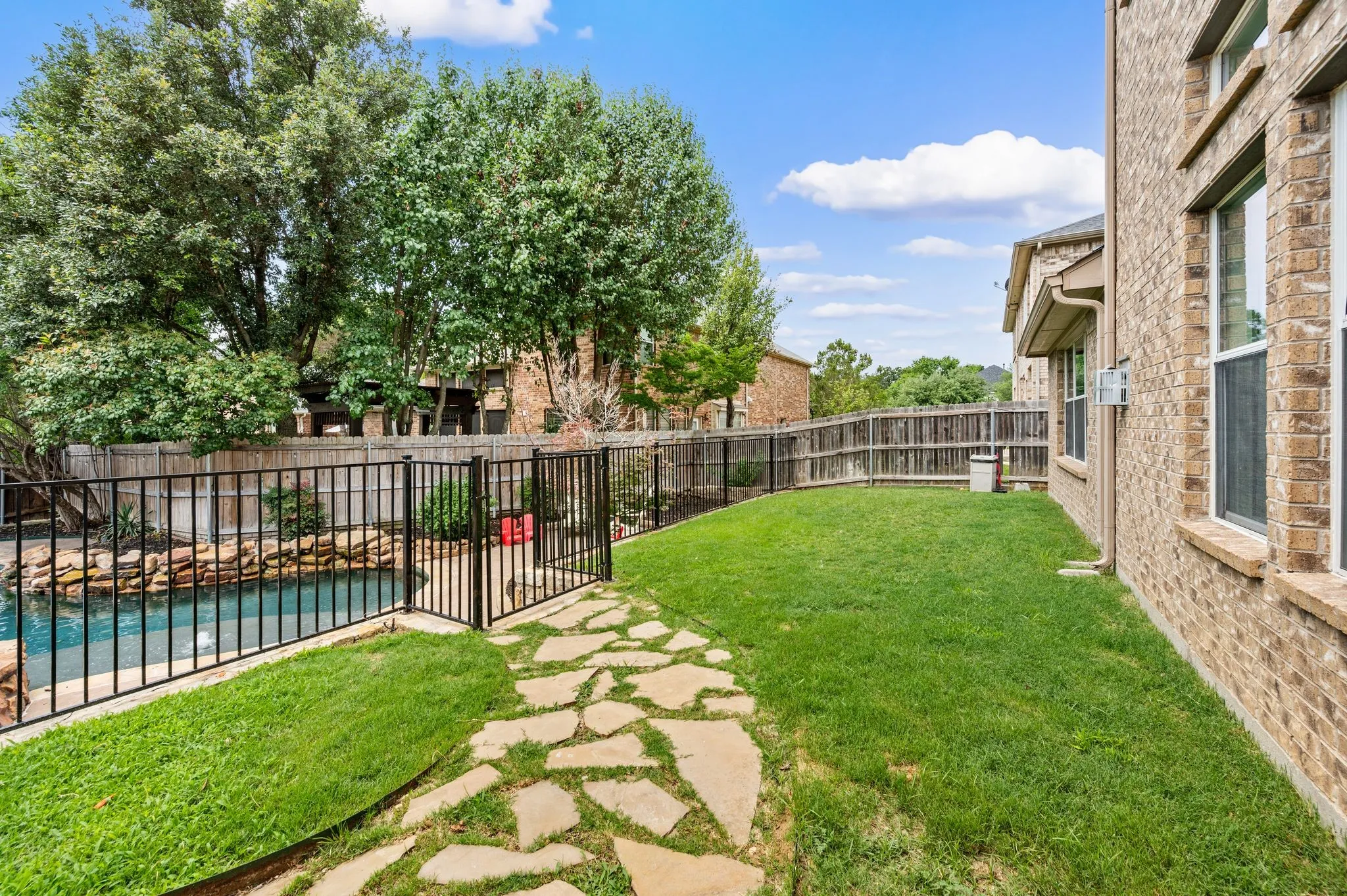 Single Family Residence For Sale in Tarrant County , 3513 Carlton Street, Grapevine, Texas 76092, 5 Bedroom, 3 Bathroom, 2 Garage spaces, 2,836 Sqft, built in 2005, mls#21282832, Real Estate Agent in Grapevine, Homes For Sale in Tarrant county, Homes For Sale in Grapevine, Realtor in Grapevine Texas, Real Estate Brokerage Independent Realty Texas, Luminita Cordes Realtor