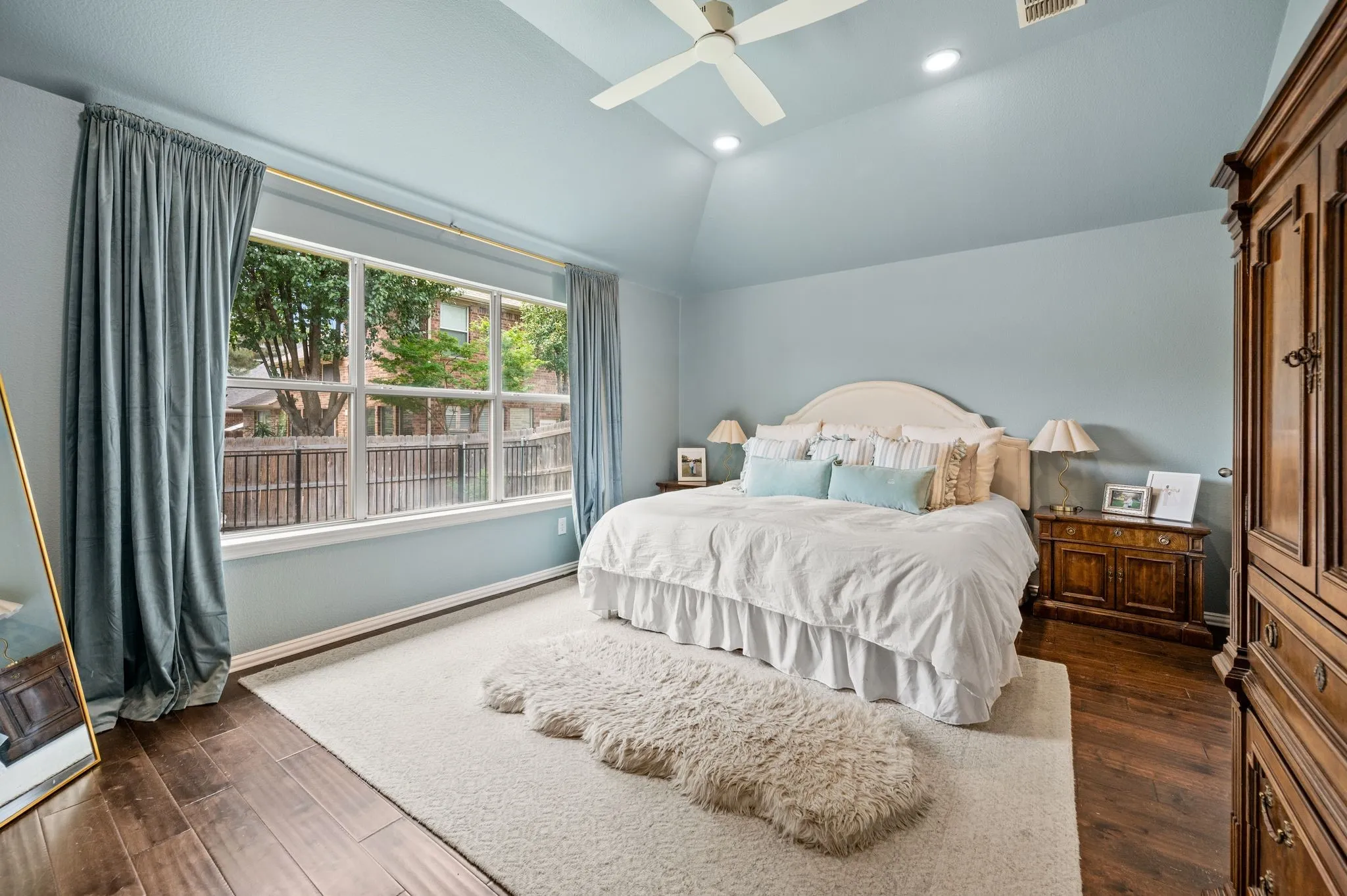 Single Family Residence For Sale in Tarrant County , 3513 Carlton Street, Grapevine, Texas 76092, 5 Bedroom, 3 Bathroom, 2 Garage spaces, 2,836 Sqft, built in 2005, mls#21282832, Real Estate Agent in Grapevine, Homes For Sale in Tarrant county, Homes For Sale in Grapevine, Realtor in Grapevine Texas, Real Estate Brokerage Independent Realty Texas, Luminita Cordes Realtor
