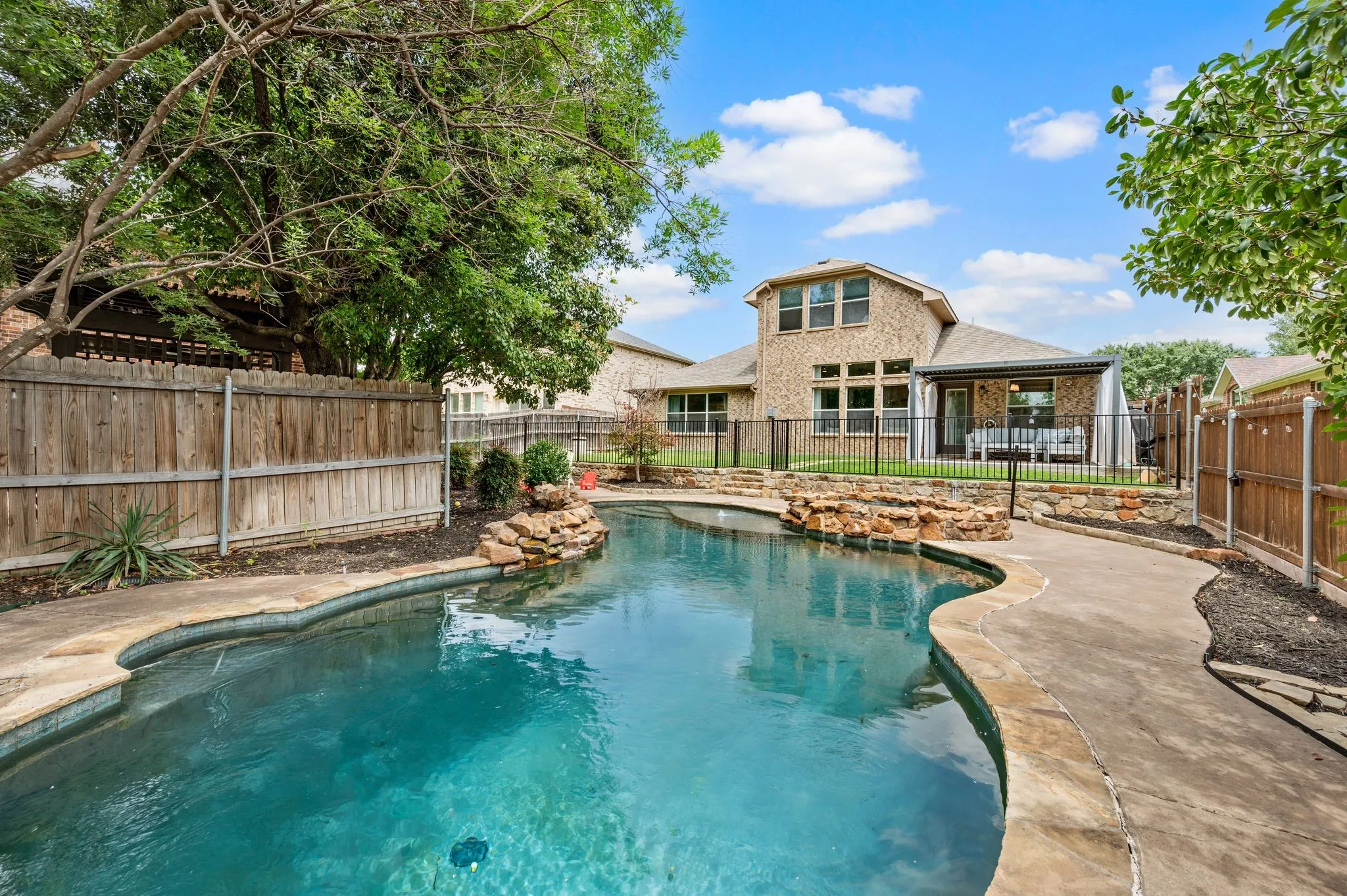 Single Family Residence For Sale in Tarrant County , 3513 Carlton Street, Grapevine, Texas 76092, 5 Bedroom, 3 Bathroom, 2 Garage spaces, 2,836 Sqft, built in 2005, mls#21282832, Real Estate Agent in Grapevine, Homes For Sale in Tarrant county, Homes For Sale in Grapevine, Realtor in Grapevine Texas, Real Estate Brokerage Independent Realty Texas, Luminita Cordes Realtor