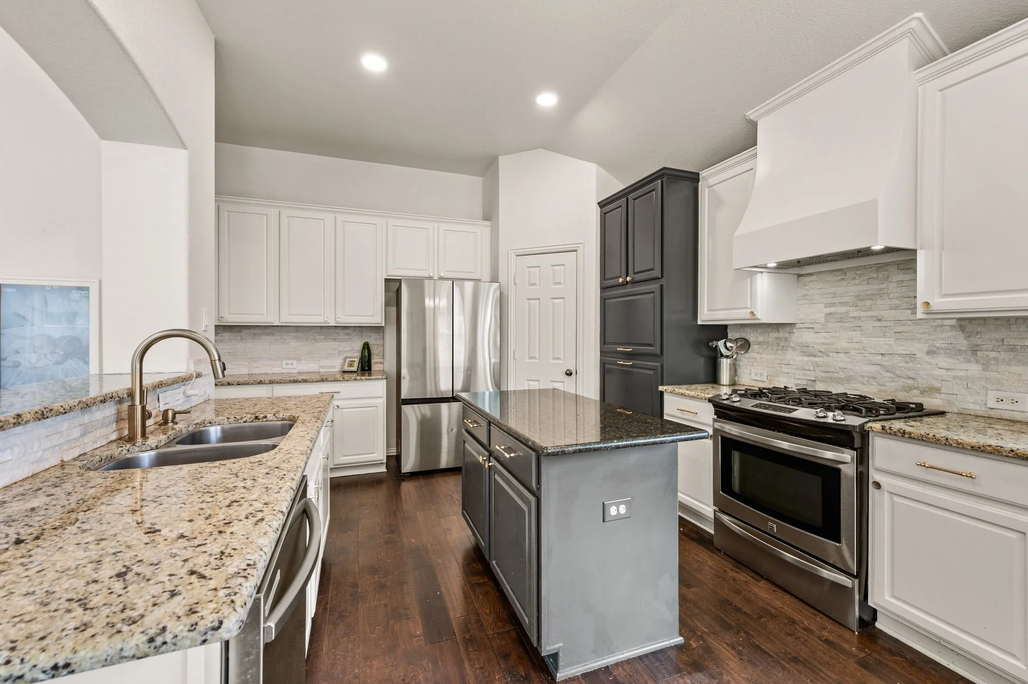 Single Family Residence For Sale in Tarrant County , 3513 Carlton Street, Grapevine, Texas 76092, 5 Bedroom, 3 Bathroom, 2 Garage spaces, 2,836 Sqft, built in 2005, mls#21282832, Real Estate Agent in Grapevine, Homes For Sale in Tarrant county, Homes For Sale in Grapevine, Realtor in Grapevine Texas, Real Estate Brokerage Independent Realty Texas, Luminita Cordes Realtor