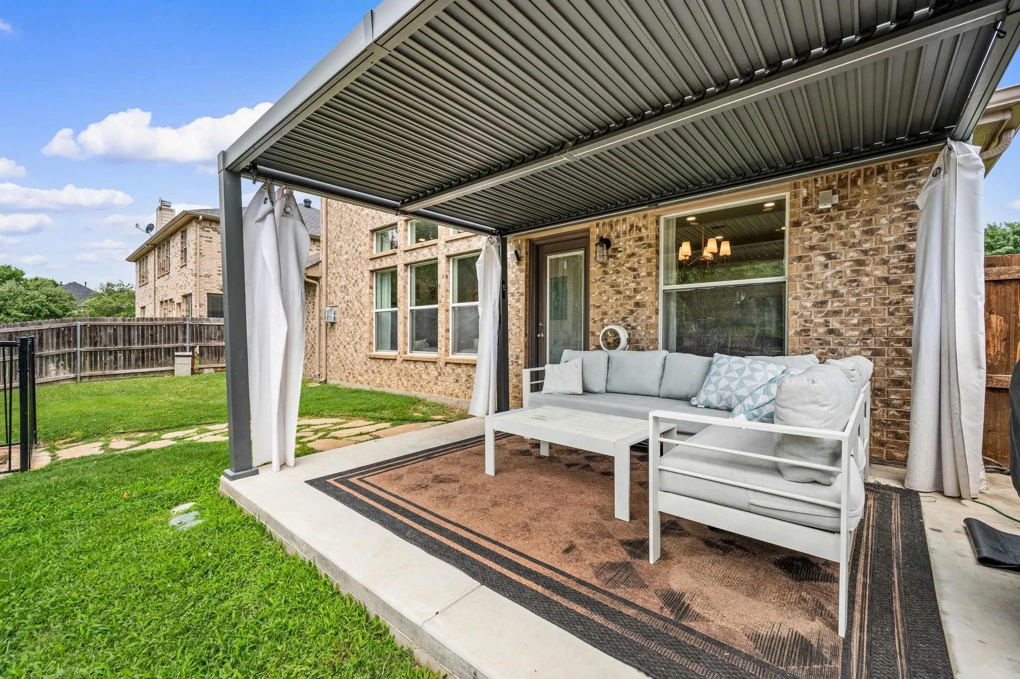 Single Family Residence For Sale in Tarrant County , 3513 Carlton Street, Grapevine, Texas 76092, 5 Bedroom, 3 Bathroom, 2 Garage spaces, 2,836 Sqft, built in 2005, mls#21282832, Real Estate Agent in Grapevine, Homes For Sale in Tarrant county, Homes For Sale in Grapevine, Realtor in Grapevine Texas, Real Estate Brokerage Independent Realty Texas, Luminita Cordes Realtor