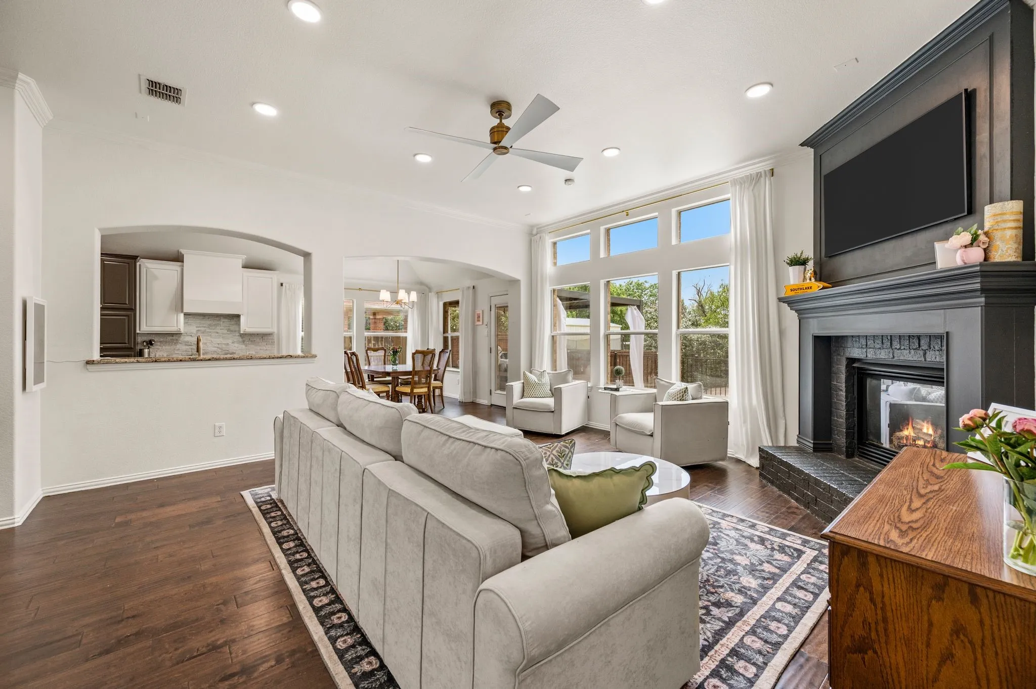 Single Family Residence For Sale in Tarrant County , 3513 Carlton Street, Grapevine, Texas 76092, 5 Bedroom, 3 Bathroom, 2 Garage spaces, 2,836 Sqft, built in 2005, mls#21282832, Real Estate Agent in Grapevine, Homes For Sale in Tarrant county, Homes For Sale in Grapevine, Realtor in Grapevine Texas, Real Estate Brokerage Independent Realty Texas, Luminita Cordes Realtor
