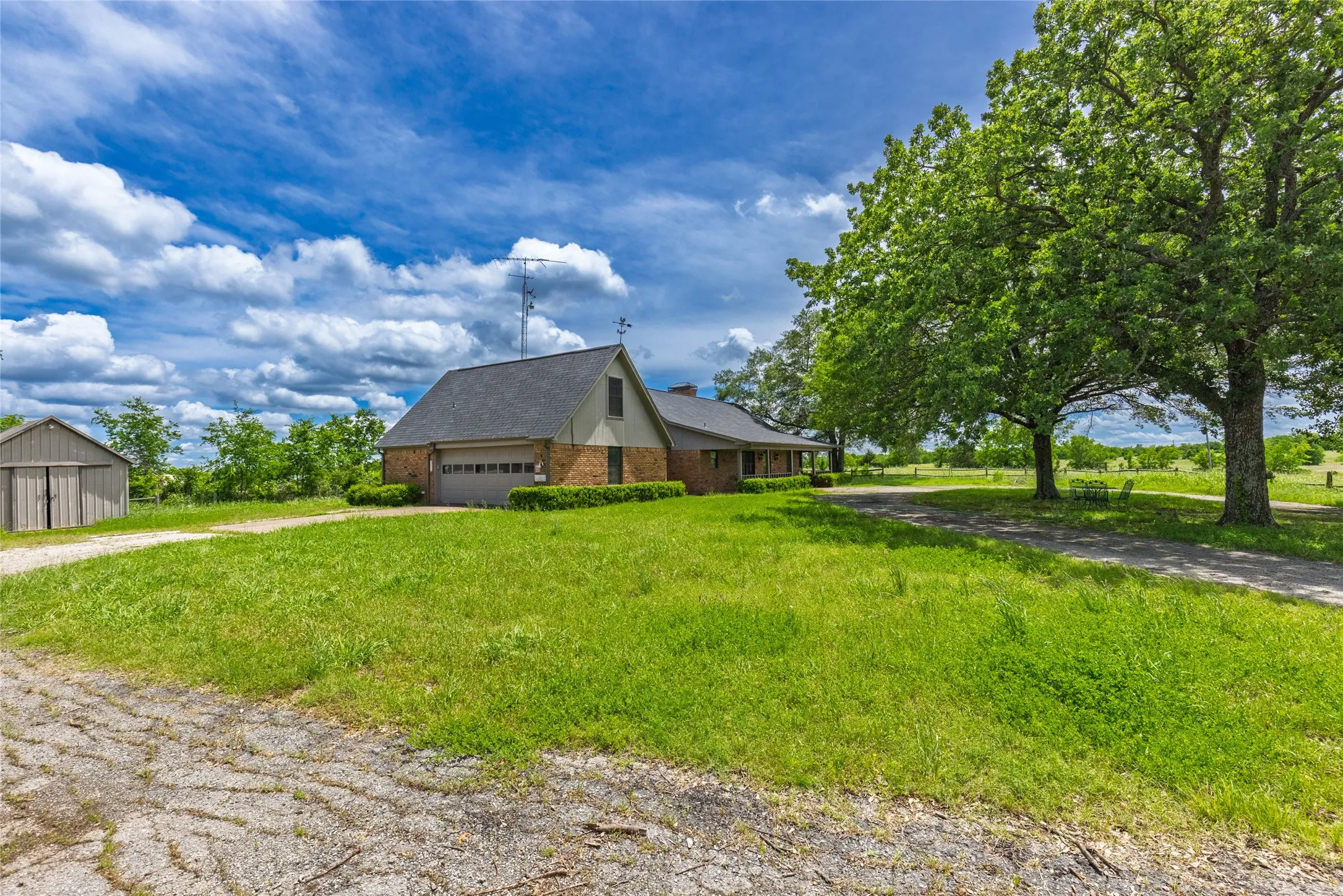 Single Family Residence For Sale in Hunt County , 2267 FM 3218, Campbell, Texas 75422, 3 Bedroom, 2 Bathroom, 2 Garage spaces, 1,763 Sqft, built in 1980, mls#21283854, Real Estate Agent in Campbell, Homes For Sale in Hunt county, Homes For Sale in Campbell, Realtor in Campbell Texas, Real Estate Brokerage Independent Realty Texas, Luminita Cordes Realtor