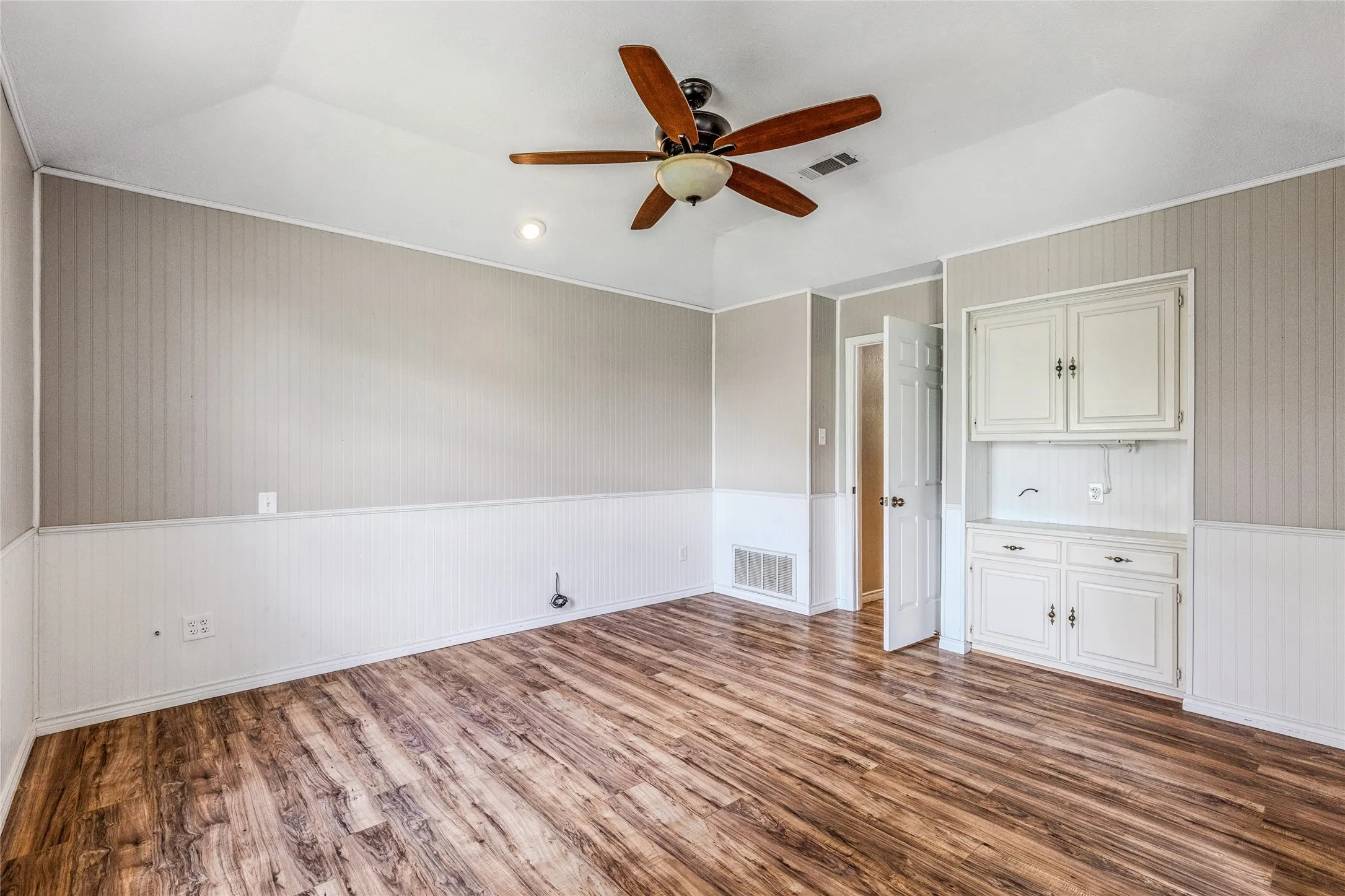 Single Family Residence For Sale in Hunt County , 2267 FM 3218, Campbell, Texas 75422, 3 Bedroom, 2 Bathroom, 2 Garage spaces, 1,763 Sqft, built in 1980, mls#21283854, Real Estate Agent in Campbell, Homes For Sale in Hunt county, Homes For Sale in Campbell, Realtor in Campbell Texas, Real Estate Brokerage Independent Realty Texas, Luminita Cordes Realtor