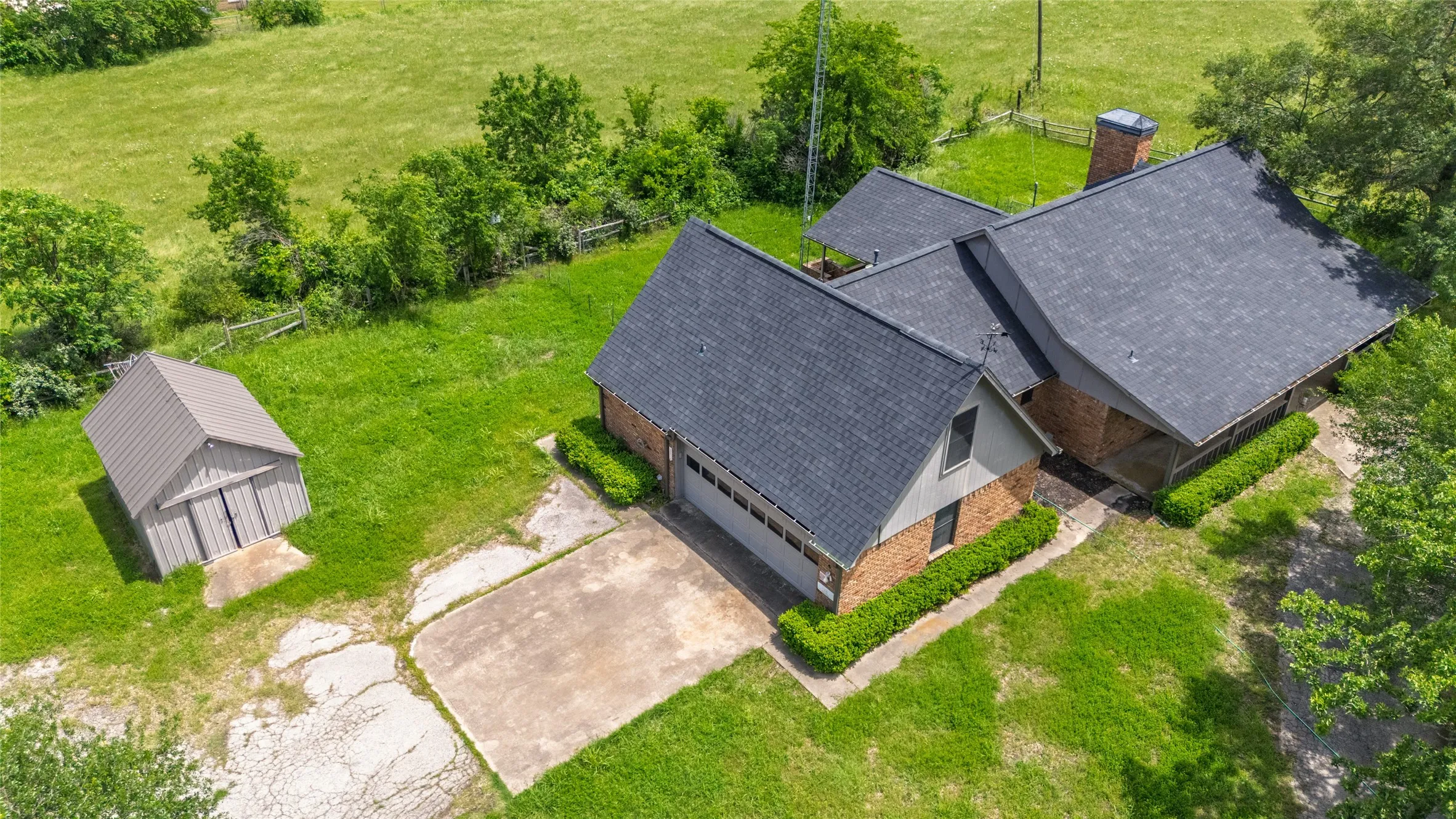 Single Family Residence For Sale in Hunt County , 2267 FM 3218, Campbell, Texas 75422, 3 Bedroom, 2 Bathroom, 2 Garage spaces, 1,763 Sqft, built in 1980, mls#21283854, Real Estate Agent in Campbell, Homes For Sale in Hunt county, Homes For Sale in Campbell, Realtor in Campbell Texas, Real Estate Brokerage Independent Realty Texas, Luminita Cordes Realtor