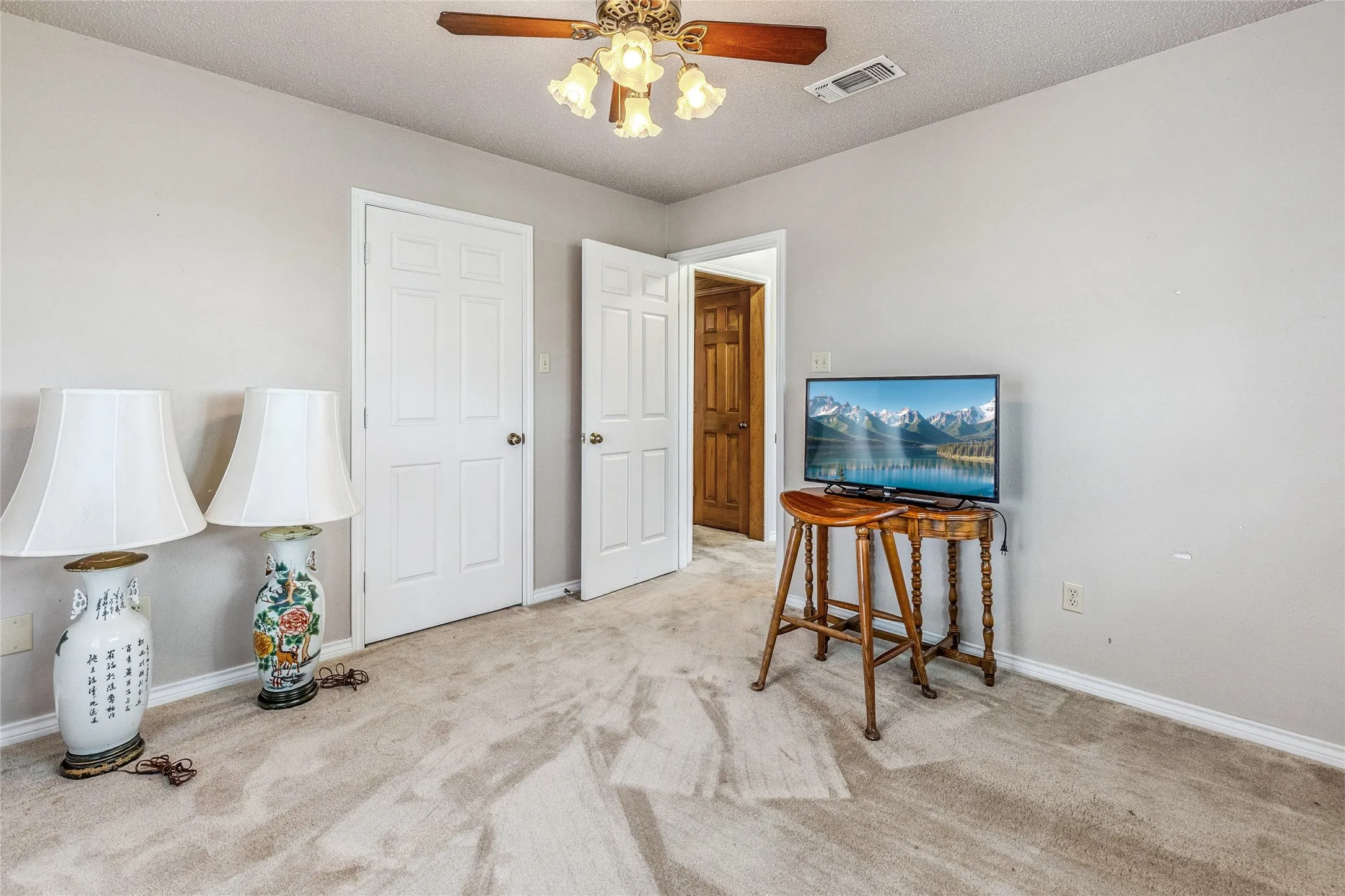 Single Family Residence For Sale in Hunt County , 2267 FM 3218, Campbell, Texas 75422, 3 Bedroom, 2 Bathroom, 2 Garage spaces, 1,763 Sqft, built in 1980, mls#21283854, Real Estate Agent in Campbell, Homes For Sale in Hunt county, Homes For Sale in Campbell, Realtor in Campbell Texas, Real Estate Brokerage Independent Realty Texas, Luminita Cordes Realtor