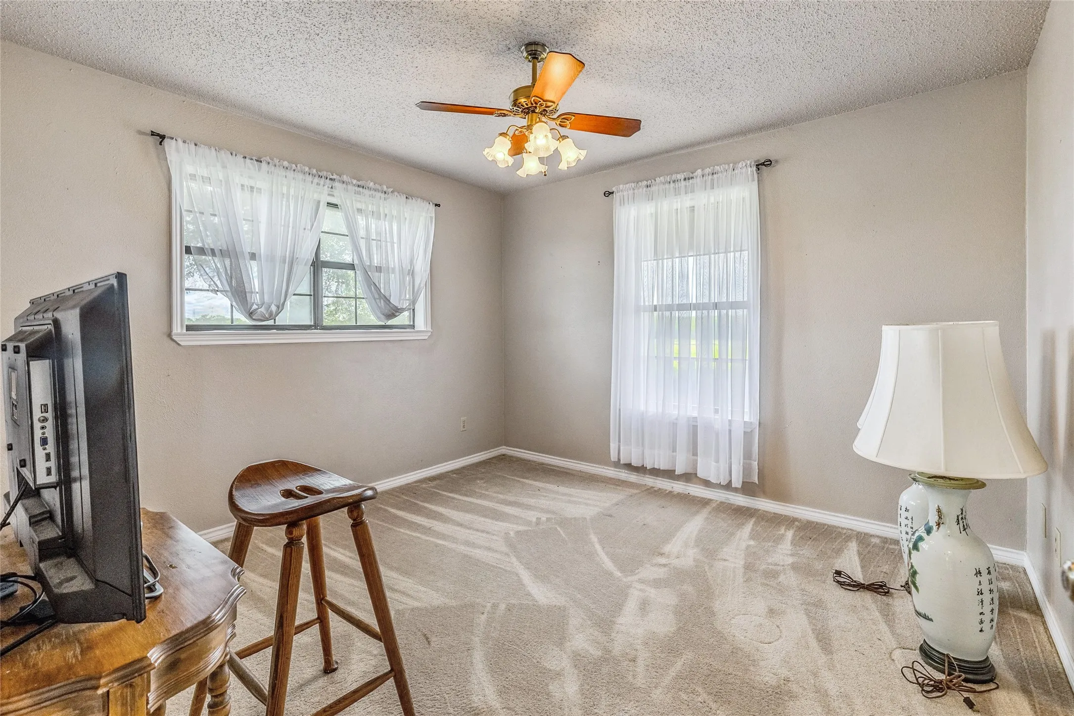 Single Family Residence For Sale in Hunt County , 2267 FM 3218, Campbell, Texas 75422, 3 Bedroom, 2 Bathroom, 2 Garage spaces, 1,763 Sqft, built in 1980, mls#21283854, Real Estate Agent in Campbell, Homes For Sale in Hunt county, Homes For Sale in Campbell, Realtor in Campbell Texas, Real Estate Brokerage Independent Realty Texas, Luminita Cordes Realtor