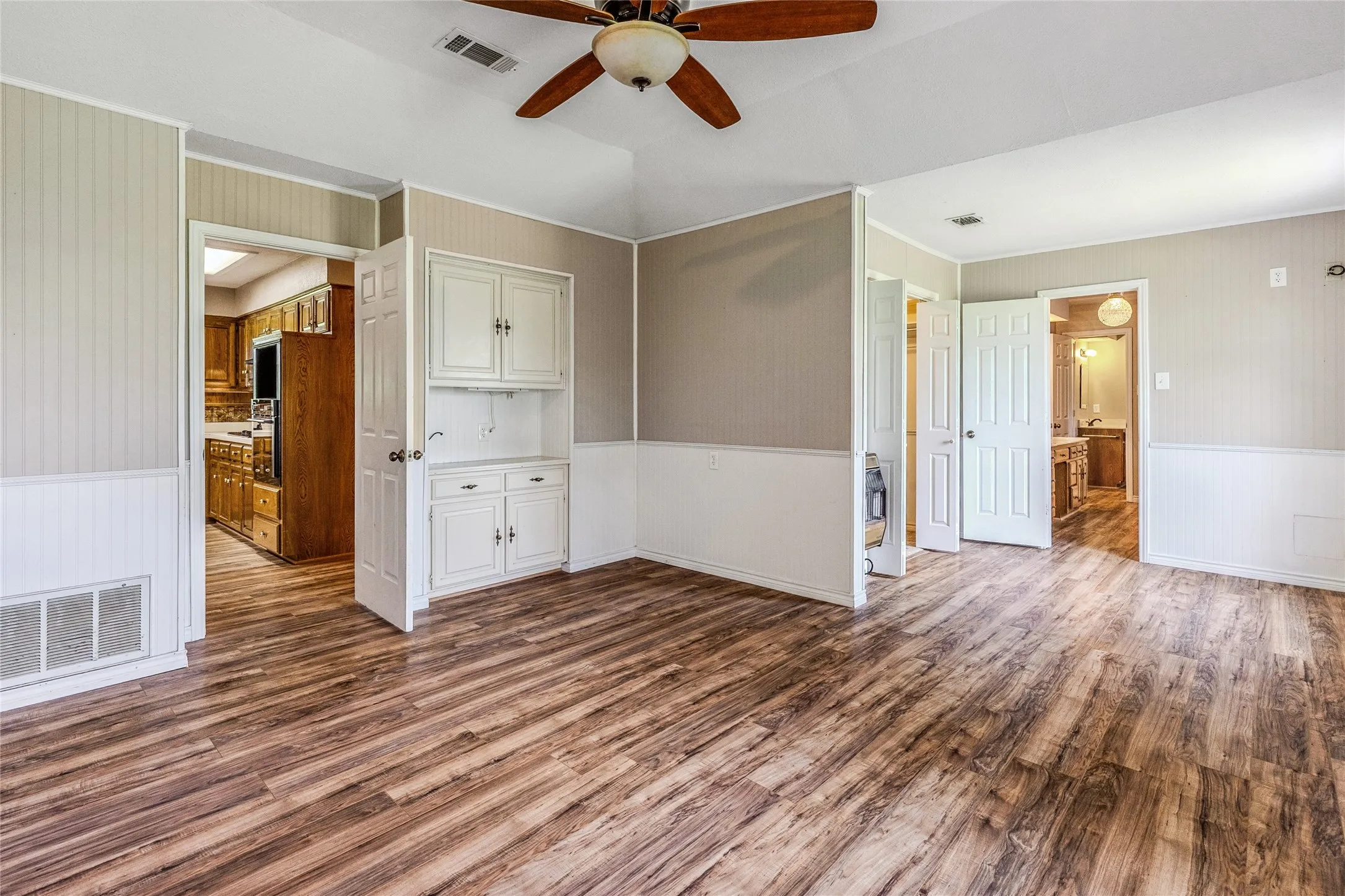 Single Family Residence For Sale in Hunt County , 2267 FM 3218, Campbell, Texas 75422, 3 Bedroom, 2 Bathroom, 2 Garage spaces, 1,763 Sqft, built in 1980, mls#21283854, Real Estate Agent in Campbell, Homes For Sale in Hunt county, Homes For Sale in Campbell, Realtor in Campbell Texas, Real Estate Brokerage Independent Realty Texas, Luminita Cordes Realtor