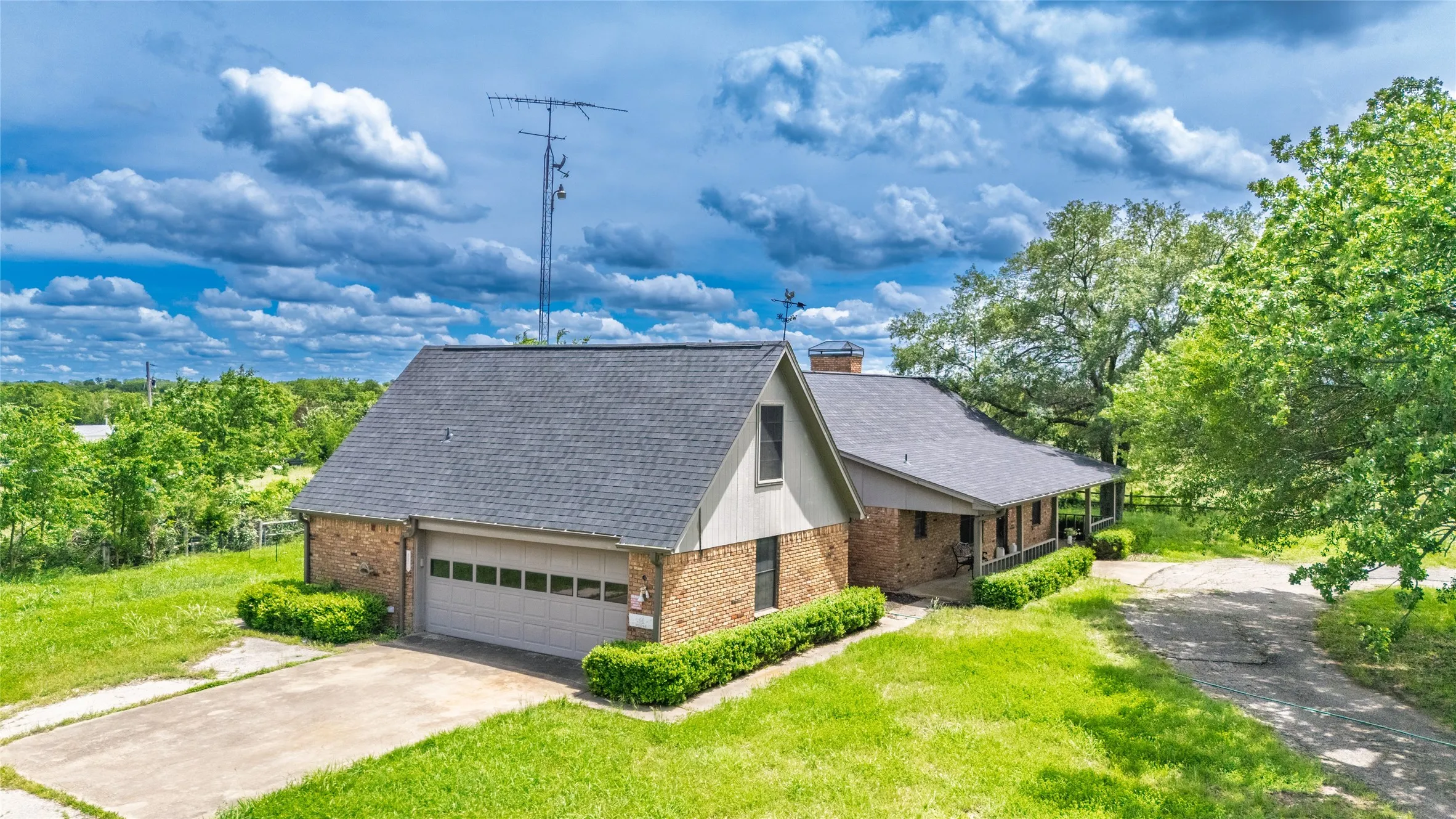 Single Family Residence For Sale in Hunt County , 2267 FM 3218, Campbell, Texas 75422, 3 Bedroom, 2 Bathroom, 2 Garage spaces, 1,763 Sqft, built in 1980, mls#21283854, Real Estate Agent in Campbell, Homes For Sale in Hunt county, Homes For Sale in Campbell, Realtor in Campbell Texas, Real Estate Brokerage Independent Realty Texas, Luminita Cordes Realtor