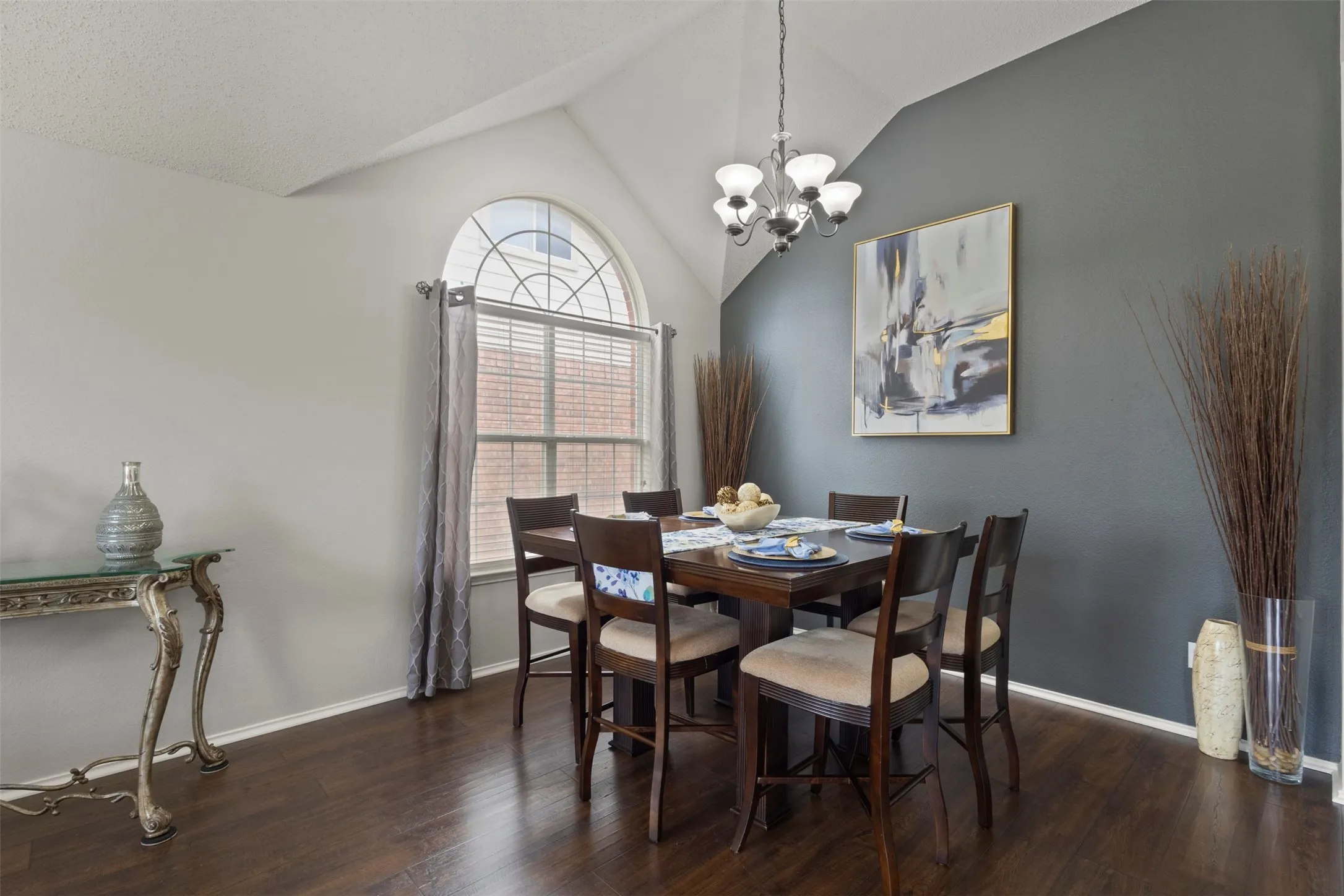 Single Family Residence For Sale in Collin County , 5025 Vineyard Lane, Mc Kinney, Texas 75070, 4 Bedroom, 2 Bathroom, 2 Garage spaces, 2,379 Sqft, built in 1999, mls#21283622, Real Estate Agent in Mc Kinney, Homes For Sale in Collin county, Homes For Sale in Mc Kinney, Realtor in Mc Kinney Texas, Real Estate Brokerage Independent Realty Texas, Luminita Cordes Realtor
