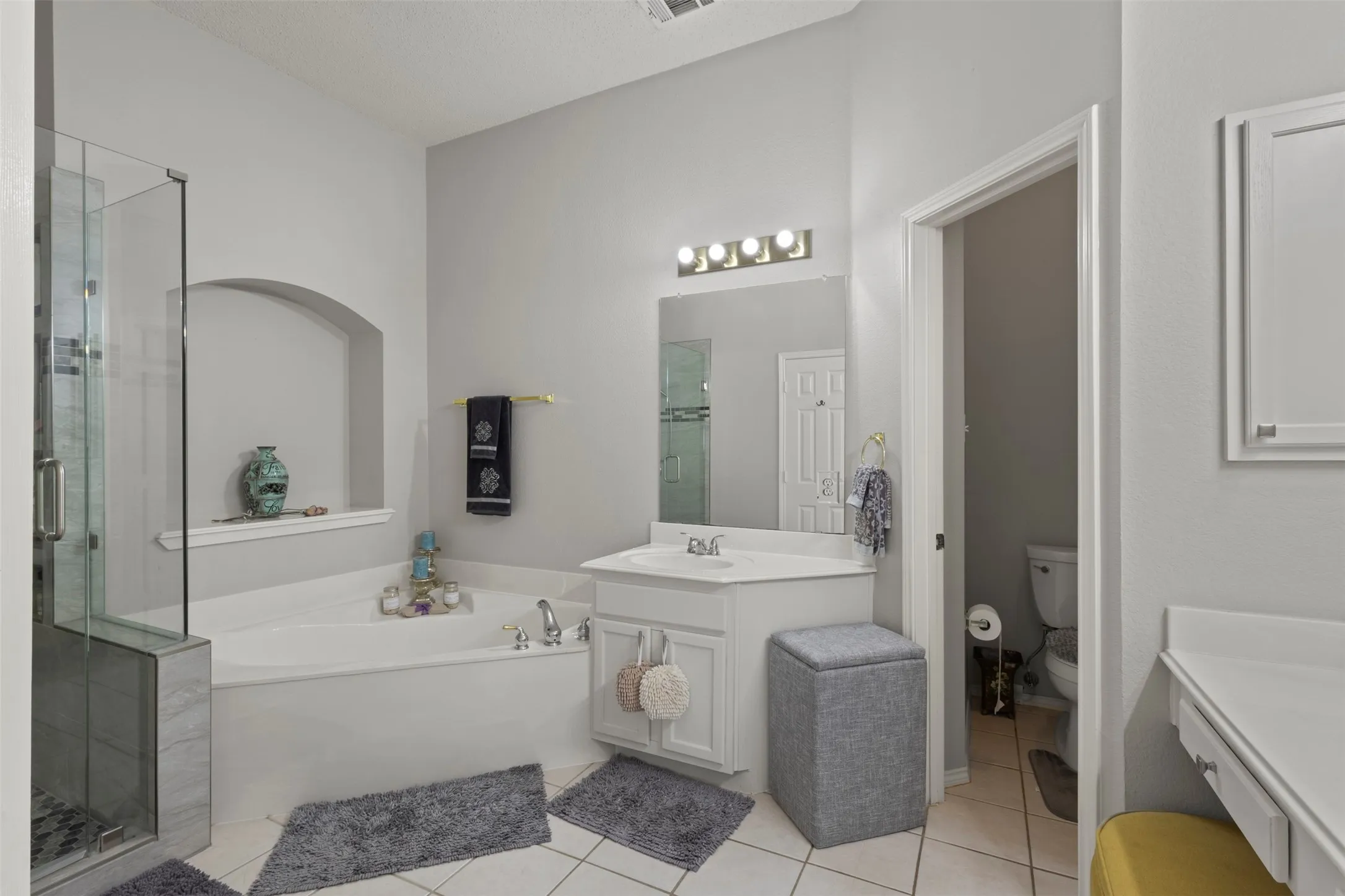 Single Family Residence For Sale in Collin County , 5025 Vineyard Lane, Mc Kinney, Texas 75070, 4 Bedroom, 2 Bathroom, 2 Garage spaces, 2,379 Sqft, built in 1999, mls#21283622, Real Estate Agent in Mc Kinney, Homes For Sale in Collin county, Homes For Sale in Mc Kinney, Realtor in Mc Kinney Texas, Real Estate Brokerage Independent Realty Texas, Luminita Cordes Realtor
