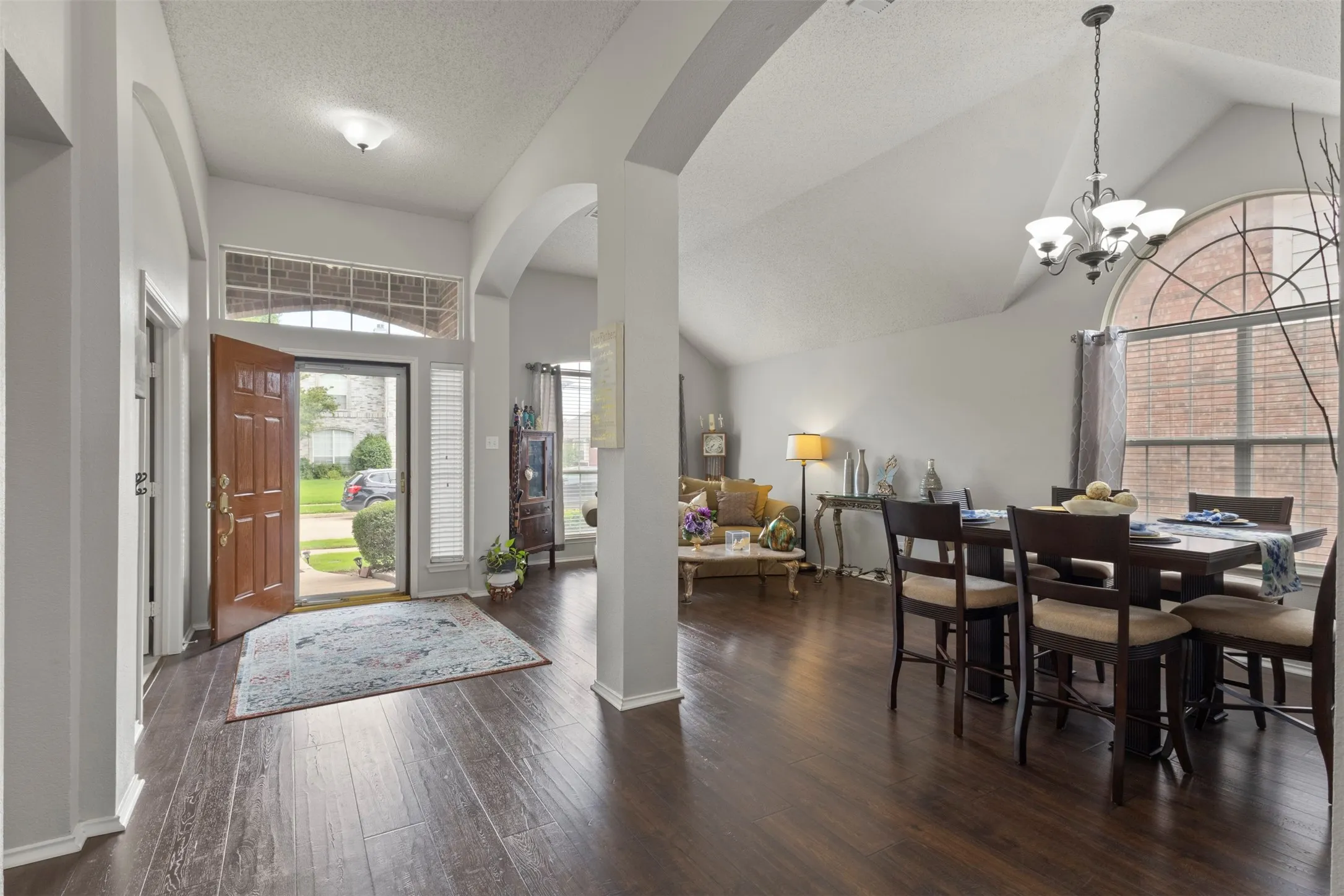 Single Family Residence For Sale in Collin County , 5025 Vineyard Lane, Mc Kinney, Texas 75070, 4 Bedroom, 2 Bathroom, 2 Garage spaces, 2,379 Sqft, built in 1999, mls#21283622, Real Estate Agent in Mc Kinney, Homes For Sale in Collin county, Homes For Sale in Mc Kinney, Realtor in Mc Kinney Texas, Real Estate Brokerage Independent Realty Texas, Luminita Cordes Realtor