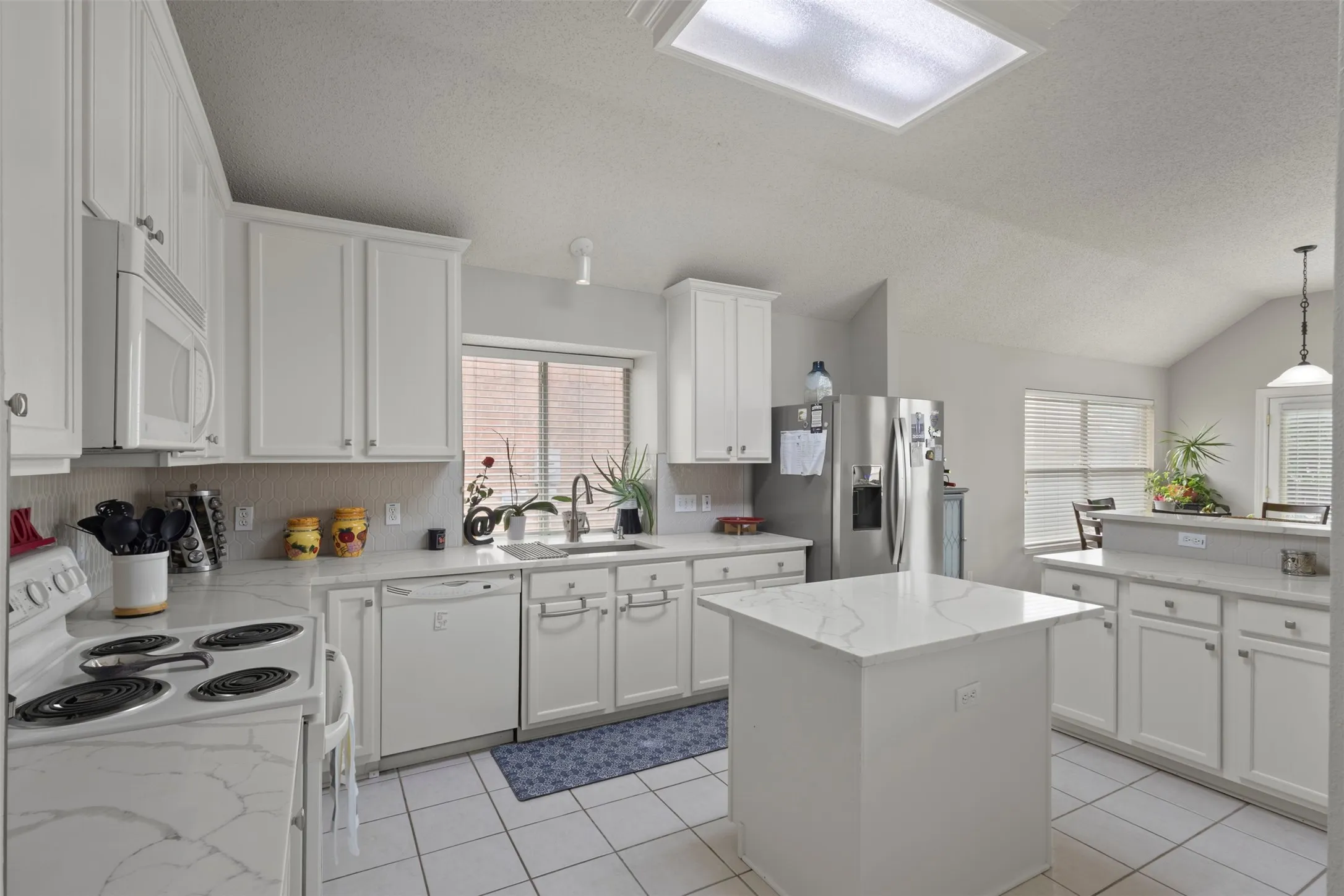 Single Family Residence For Sale in Collin County , 5025 Vineyard Lane, Mc Kinney, Texas 75070, 4 Bedroom, 2 Bathroom, 2 Garage spaces, 2,379 Sqft, built in 1999, mls#21283622, Real Estate Agent in Mc Kinney, Homes For Sale in Collin county, Homes For Sale in Mc Kinney, Realtor in Mc Kinney Texas, Real Estate Brokerage Independent Realty Texas, Luminita Cordes Realtor