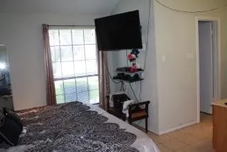 Duplex For Rent in Tarrant County , 112 E Denton Drive, Euless, Texas 76039, 3 Bedroom, 2 Bathroom, Garage spaces, 1,650 Sqft, built in 1982, mls#21281139, Real Estate Agent in Euless, Homes For Rent in Tarrant county, Homes For Rent in Euless, Realtor in Euless Texas, Real Estate Brokerage Independent Realty Texas, Luminita Cordes Realtor