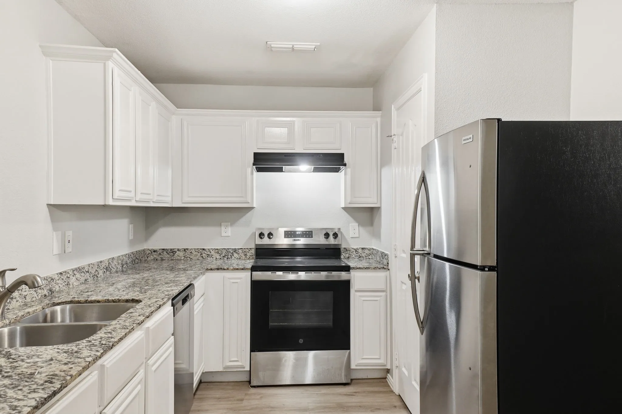 Townhouse For Sale in Dallas County , 238 Creek Cove Drive, Dallas, Texas 75217, 3 Bedroom, 3 Bathroom, 2 Garage spaces, 1,330 Sqft, built in 2008, mls#21281964, Real Estate Agent in Dallas, Homes For Sale in Dallas county, Homes For Sale in Dallas, Realtor in Dallas Texas, Real Estate Brokerage Independent Realty Texas, Luminita Cordes Realtor