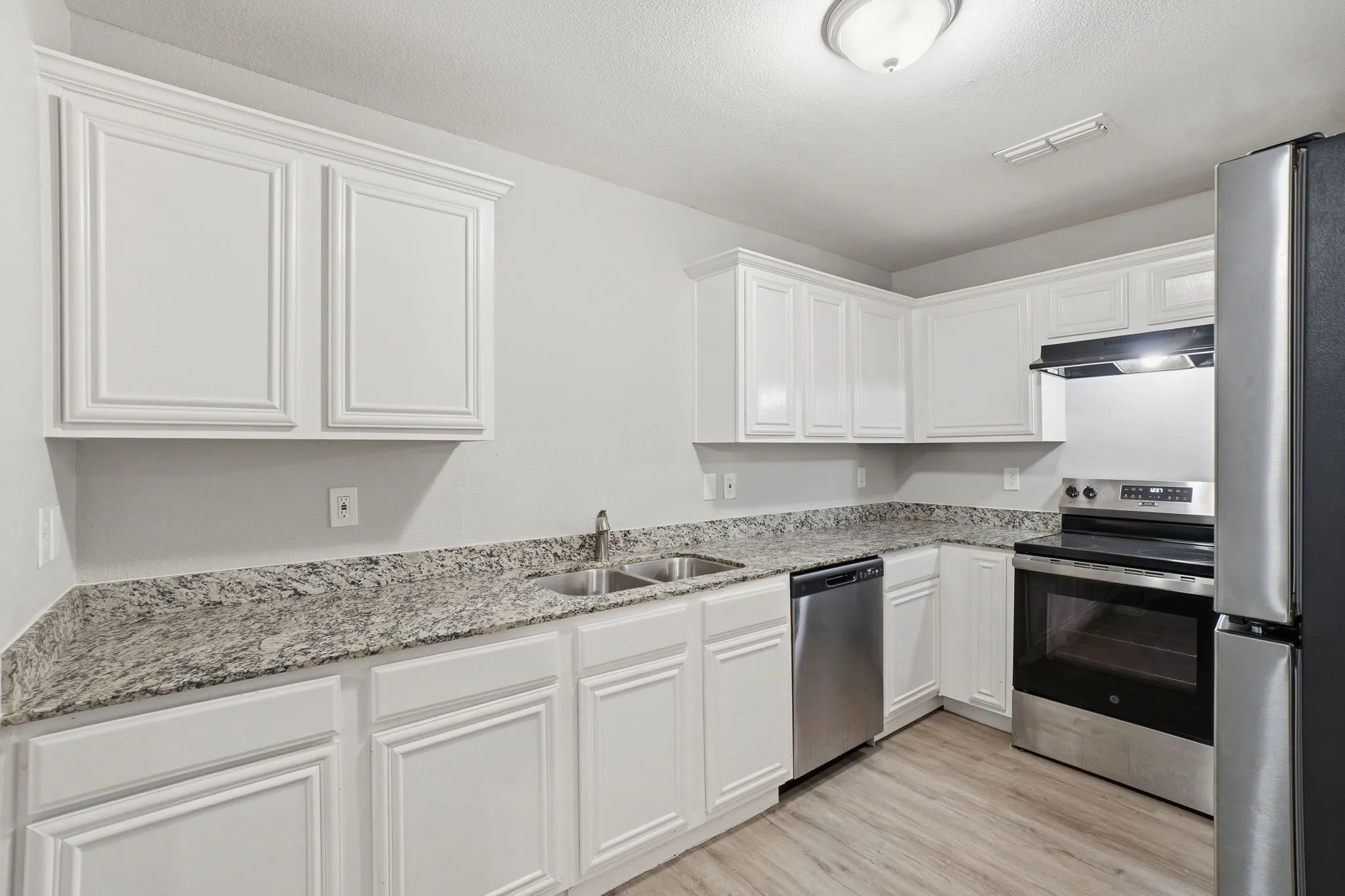 Townhouse For Sale in Dallas County , 238 Creek Cove Drive, Dallas, Texas 75217, 3 Bedroom, 3 Bathroom, 2 Garage spaces, 1,330 Sqft, built in 2008, mls#21281964, Real Estate Agent in Dallas, Homes For Sale in Dallas county, Homes For Sale in Dallas, Realtor in Dallas Texas, Real Estate Brokerage Independent Realty Texas, Luminita Cordes Realtor