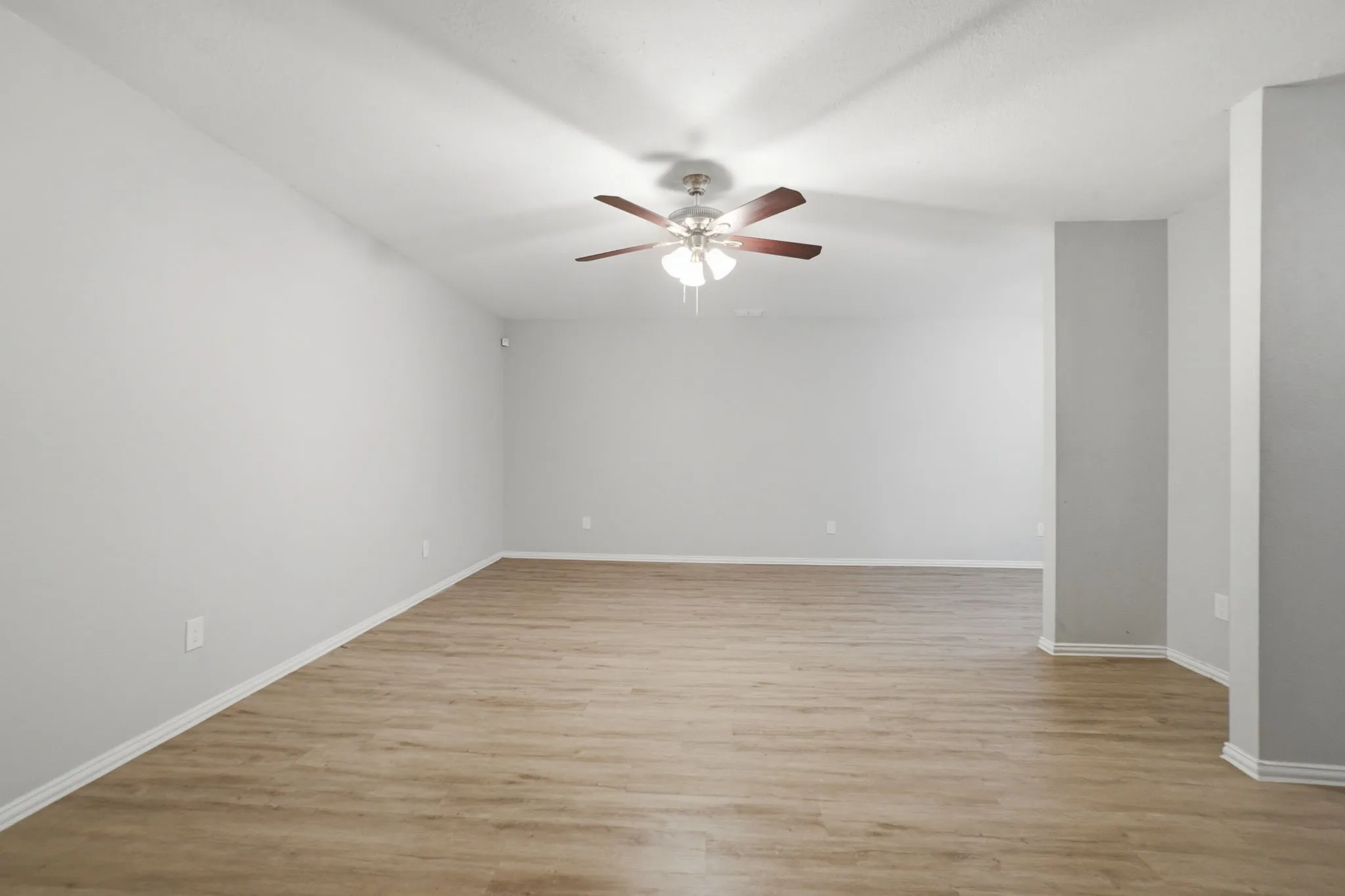 Townhouse For Sale in Dallas County , 238 Creek Cove Drive, Dallas, Texas 75217, 3 Bedroom, 3 Bathroom, 2 Garage spaces, 1,330 Sqft, built in 2008, mls#21281964, Real Estate Agent in Dallas, Homes For Sale in Dallas county, Homes For Sale in Dallas, Realtor in Dallas Texas, Real Estate Brokerage Independent Realty Texas, Luminita Cordes Realtor