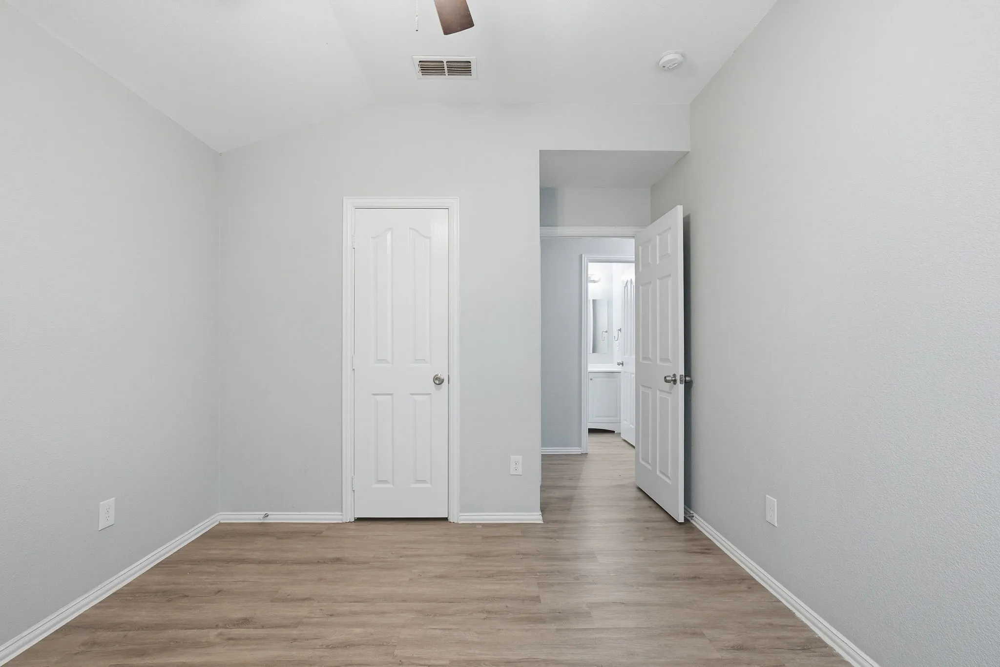 Townhouse For Sale in Dallas County , 238 Creek Cove Drive, Dallas, Texas 75217, 3 Bedroom, 3 Bathroom, 2 Garage spaces, 1,330 Sqft, built in 2008, mls#21281964, Real Estate Agent in Dallas, Homes For Sale in Dallas county, Homes For Sale in Dallas, Realtor in Dallas Texas, Real Estate Brokerage Independent Realty Texas, Luminita Cordes Realtor