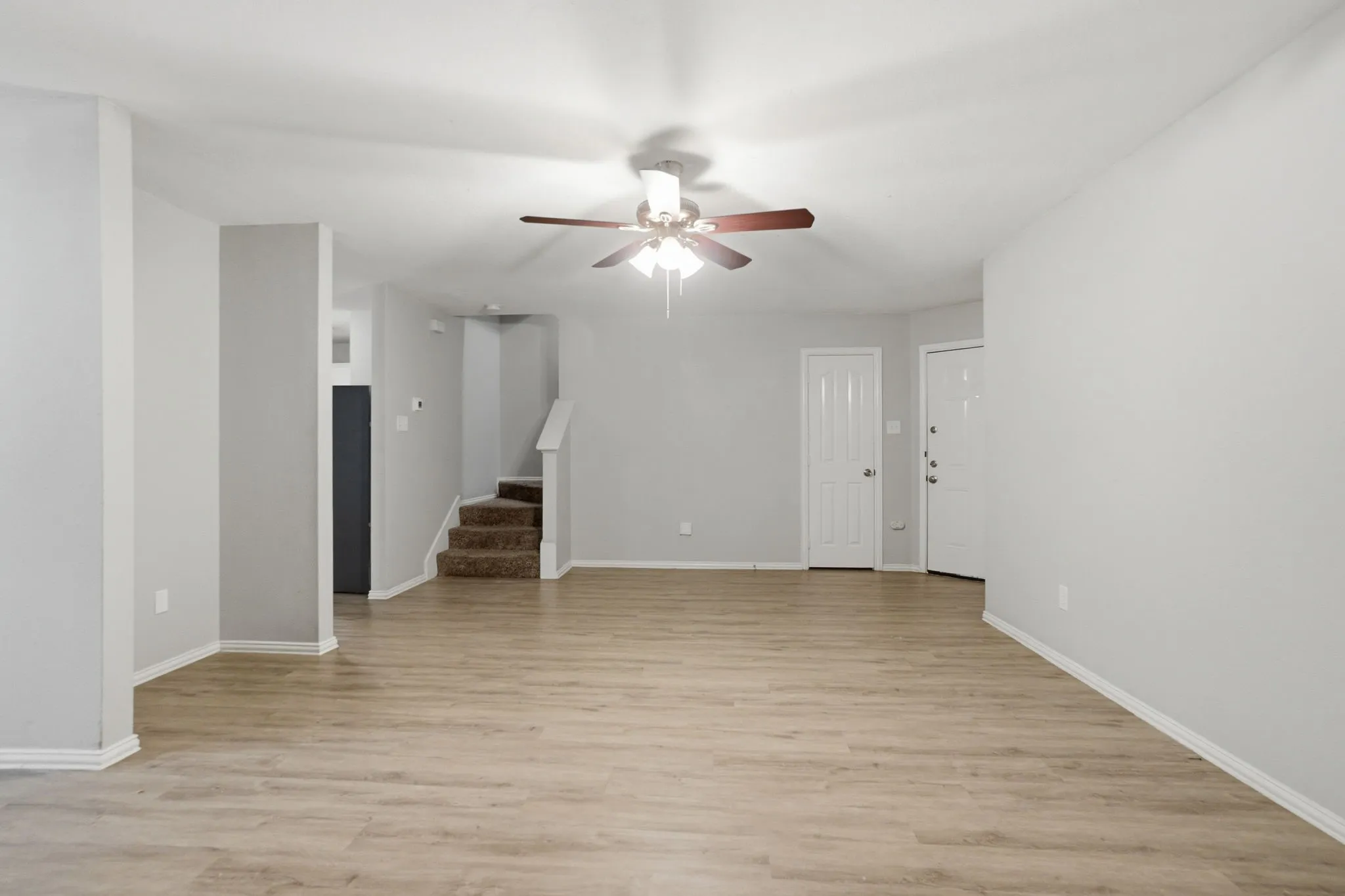 Townhouse For Sale in Dallas County , 238 Creek Cove Drive, Dallas, Texas 75217, 3 Bedroom, 3 Bathroom, 2 Garage spaces, 1,330 Sqft, built in 2008, mls#21281964, Real Estate Agent in Dallas, Homes For Sale in Dallas county, Homes For Sale in Dallas, Realtor in Dallas Texas, Real Estate Brokerage Independent Realty Texas, Luminita Cordes Realtor