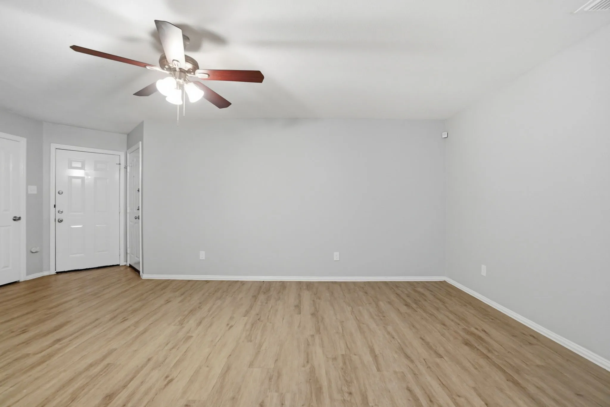 Townhouse For Sale in Dallas County , 238 Creek Cove Drive, Dallas, Texas 75217, 3 Bedroom, 3 Bathroom, 2 Garage spaces, 1,330 Sqft, built in 2008, mls#21281964, Real Estate Agent in Dallas, Homes For Sale in Dallas county, Homes For Sale in Dallas, Realtor in Dallas Texas, Real Estate Brokerage Independent Realty Texas, Luminita Cordes Realtor