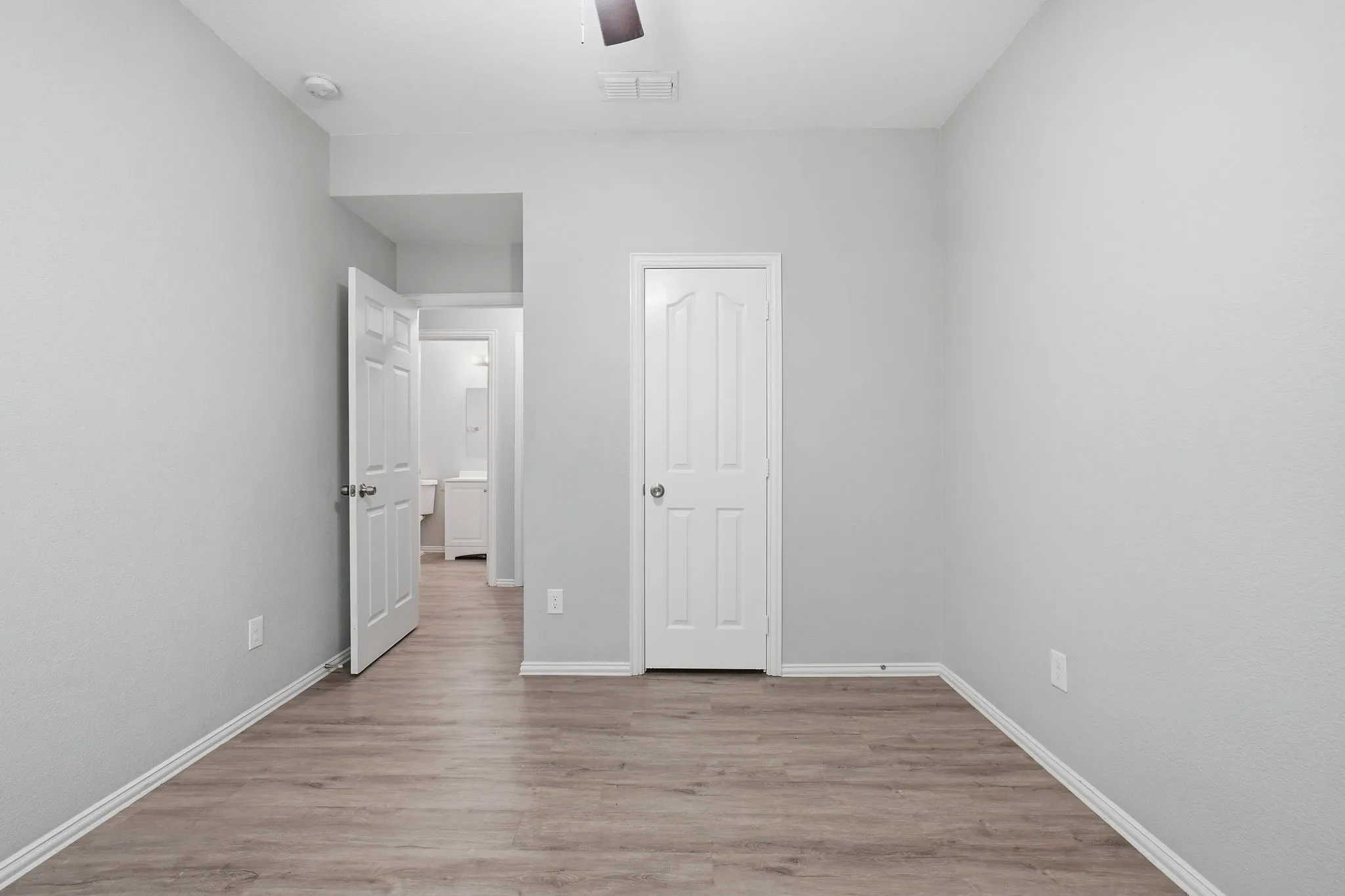 Townhouse For Sale in Dallas County , 238 Creek Cove Drive, Dallas, Texas 75217, 3 Bedroom, 3 Bathroom, 2 Garage spaces, 1,330 Sqft, built in 2008, mls#21281964, Real Estate Agent in Dallas, Homes For Sale in Dallas county, Homes For Sale in Dallas, Realtor in Dallas Texas, Real Estate Brokerage Independent Realty Texas, Luminita Cordes Realtor