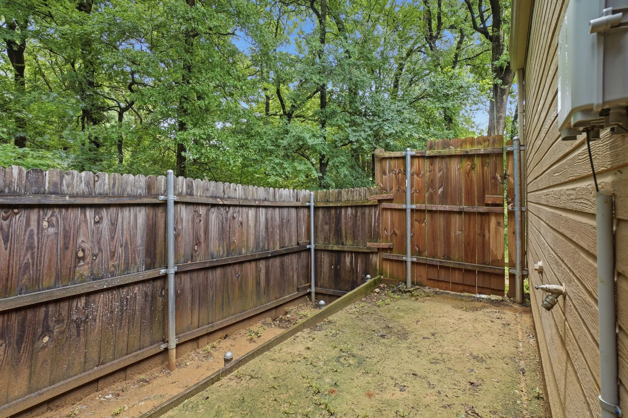 Townhouse For Sale in Dallas County , 238 Creek Cove Drive, Dallas, Texas 75217, 3 Bedroom, 3 Bathroom, 2 Garage spaces, 1,330 Sqft, built in 2008, mls#21281964, Real Estate Agent in Dallas, Homes For Sale in Dallas county, Homes For Sale in Dallas, Realtor in Dallas Texas, Real Estate Brokerage Independent Realty Texas, Luminita Cordes Realtor