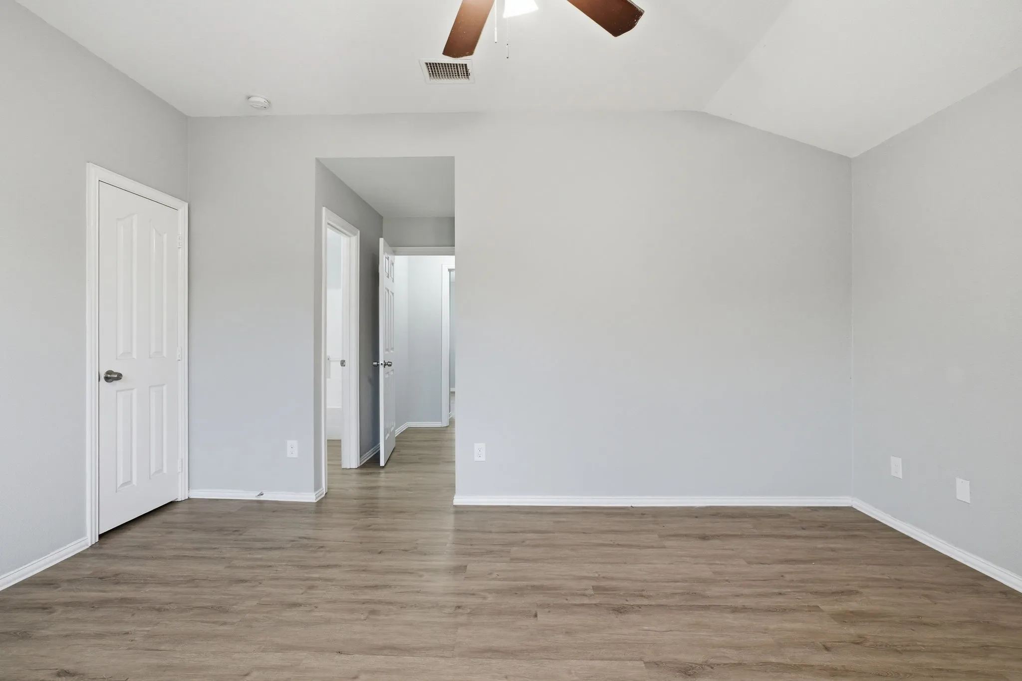 Townhouse For Sale in Dallas County , 238 Creek Cove Drive, Dallas, Texas 75217, 3 Bedroom, 3 Bathroom, 2 Garage spaces, 1,330 Sqft, built in 2008, mls#21281964, Real Estate Agent in Dallas, Homes For Sale in Dallas county, Homes For Sale in Dallas, Realtor in Dallas Texas, Real Estate Brokerage Independent Realty Texas, Luminita Cordes Realtor