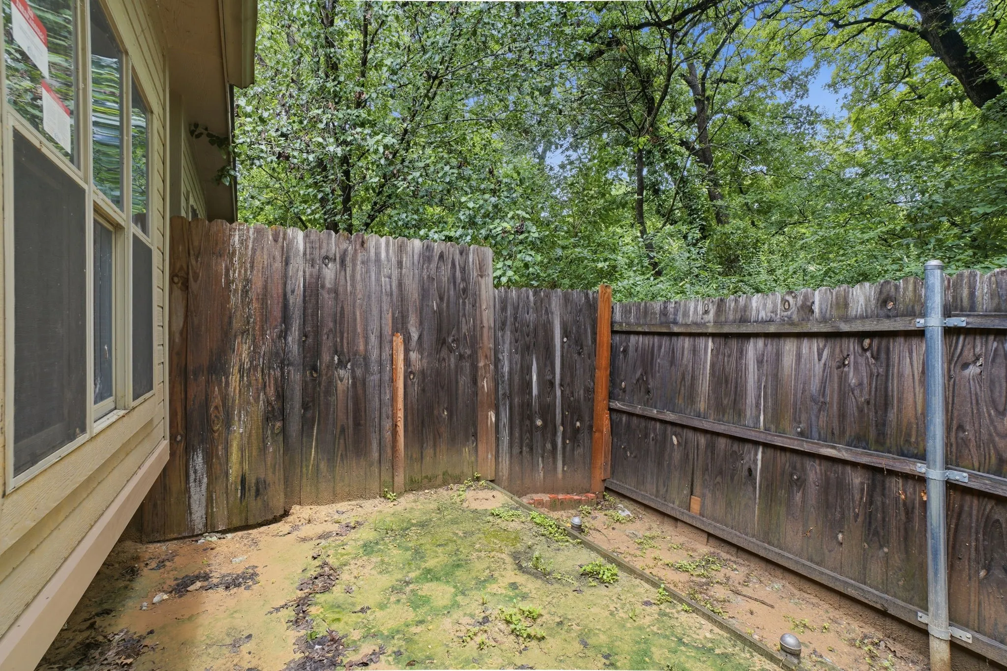 Townhouse For Sale in Dallas County , 238 Creek Cove Drive, Dallas, Texas 75217, 3 Bedroom, 3 Bathroom, 2 Garage spaces, 1,330 Sqft, built in 2008, mls#21281964, Real Estate Agent in Dallas, Homes For Sale in Dallas county, Homes For Sale in Dallas, Realtor in Dallas Texas, Real Estate Brokerage Independent Realty Texas, Luminita Cordes Realtor
