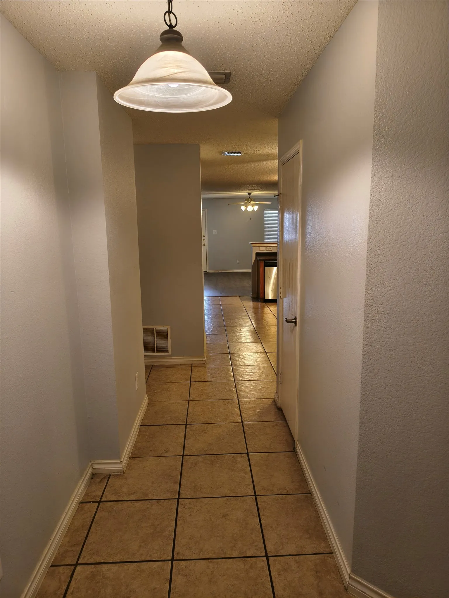 Single Family Residence For Rent in Tarrant County , 4854 Waterford Drive, Fort Worth, Texas 76179, 3 Bedroom, 2 Bathroom, 2 Garage spaces, 1,408 Sqft, built in 2003, mls#21256843, Real Estate Agent in Fort Worth, Homes For Rent in Tarrant county, Homes For Rent in Fort Worth, Realtor in Fort Worth Texas, Real Estate Brokerage Independent Realty Texas, Luminita Cordes Realtor