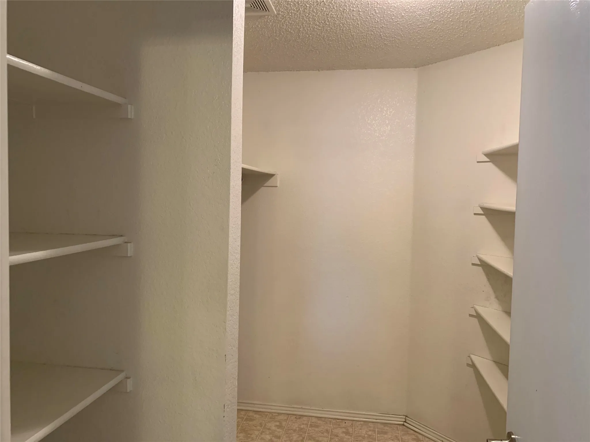 Single Family Residence For Rent in Tarrant County , 4854 Waterford Drive, Fort Worth, Texas 76179, 3 Bedroom, 2 Bathroom, 2 Garage spaces, 1,408 Sqft, built in 2003, mls#21256843, Real Estate Agent in Fort Worth, Homes For Rent in Tarrant county, Homes For Rent in Fort Worth, Realtor in Fort Worth Texas, Real Estate Brokerage Independent Realty Texas, Luminita Cordes Realtor