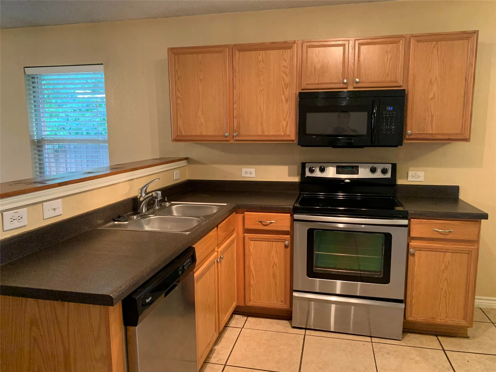 Single Family Residence For Rent in Tarrant County , 4854 Waterford Drive, Fort Worth, Texas 76179, 3 Bedroom, 2 Bathroom, 2 Garage spaces, 1,408 Sqft, built in 2003, mls#21256843, Real Estate Agent in Fort Worth, Homes For Rent in Tarrant county, Homes For Rent in Fort Worth, Realtor in Fort Worth Texas, Real Estate Brokerage Independent Realty Texas, Luminita Cordes Realtor