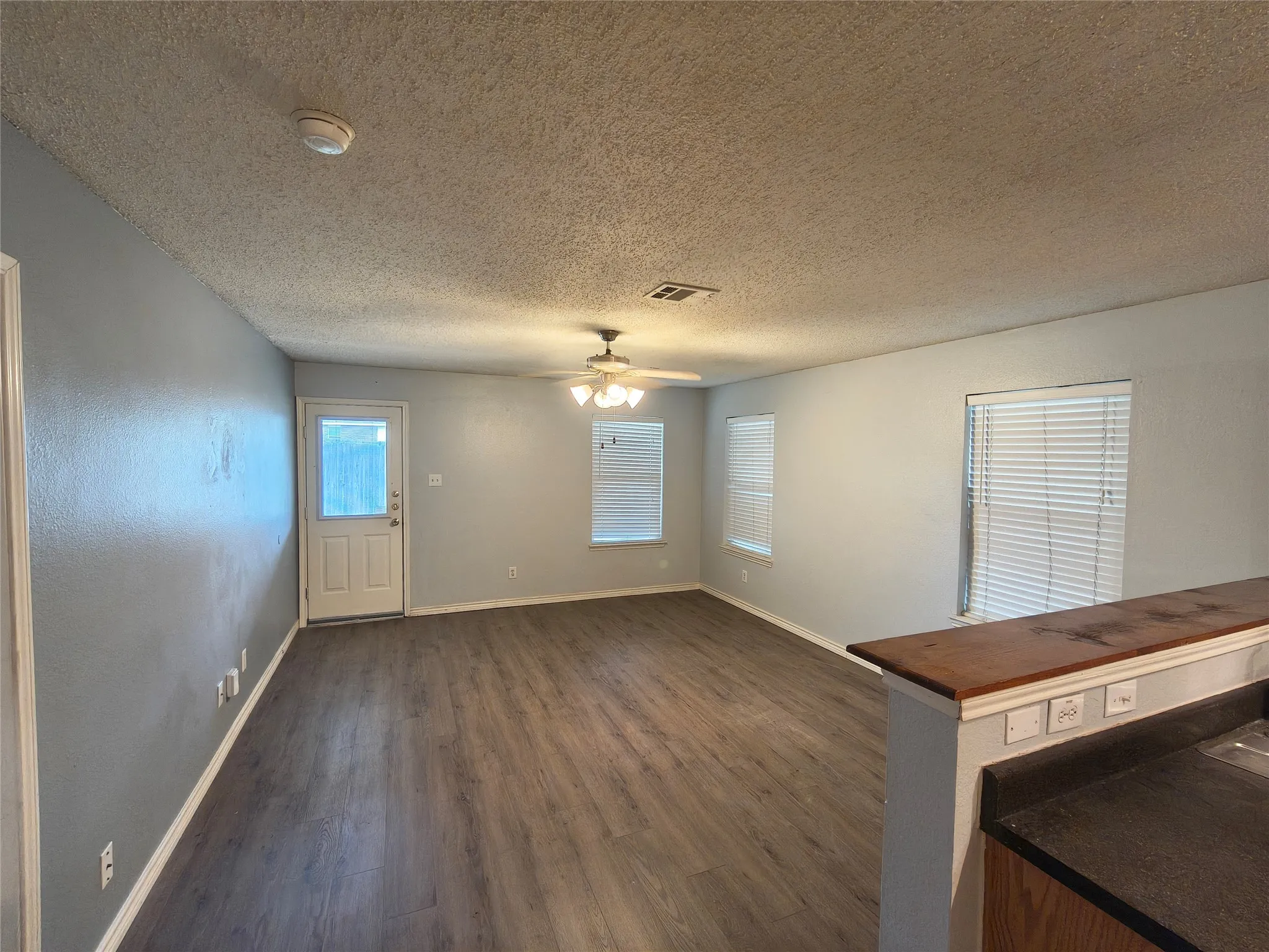 Single Family Residence For Rent in Tarrant County , 4854 Waterford Drive, Fort Worth, Texas 76179, 3 Bedroom, 2 Bathroom, 2 Garage spaces, 1,408 Sqft, built in 2003, mls#21256843, Real Estate Agent in Fort Worth, Homes For Rent in Tarrant county, Homes For Rent in Fort Worth, Realtor in Fort Worth Texas, Real Estate Brokerage Independent Realty Texas, Luminita Cordes Realtor