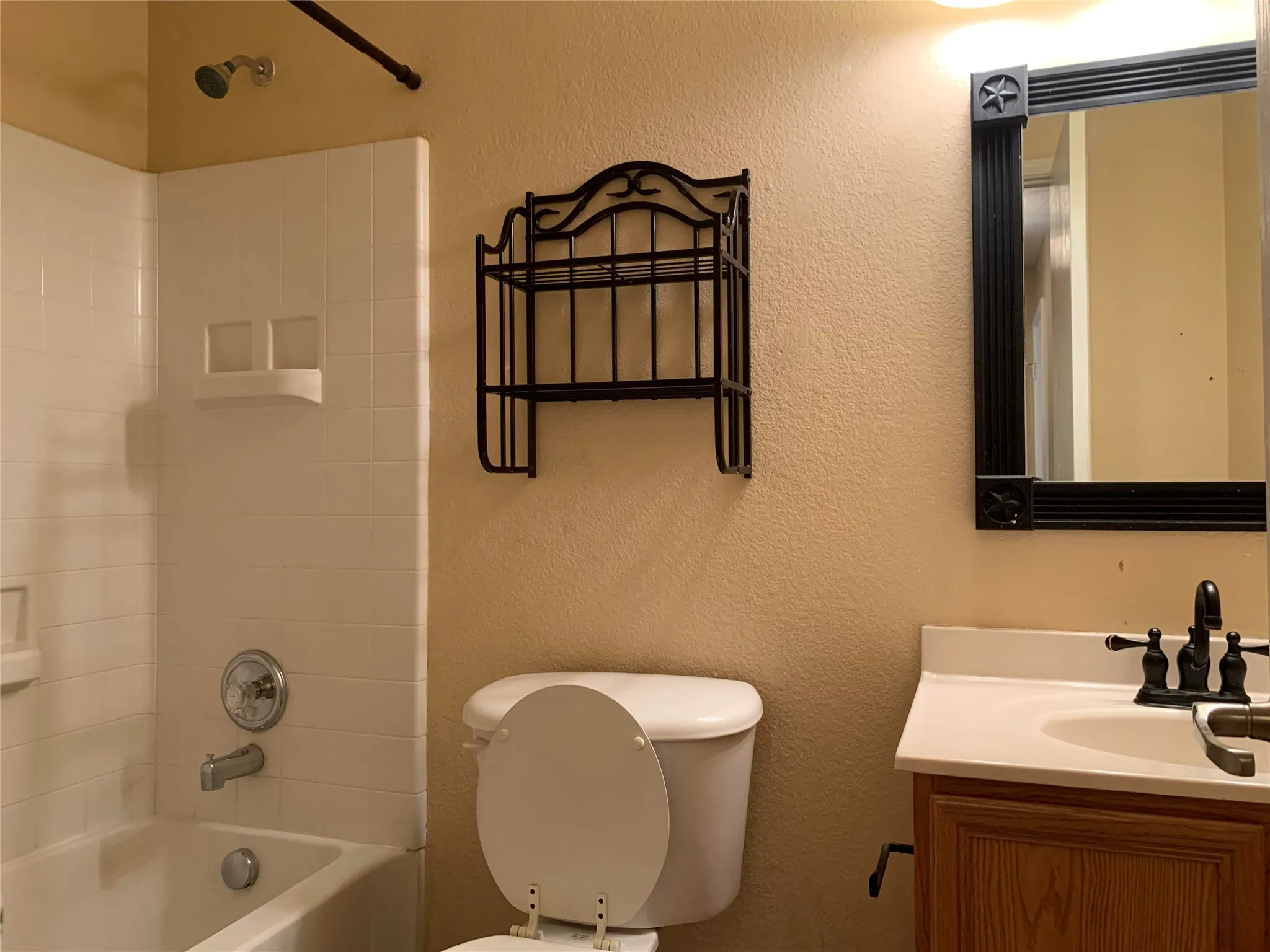 Single Family Residence For Rent in Tarrant County , 4854 Waterford Drive, Fort Worth, Texas 76179, 3 Bedroom, 2 Bathroom, 2 Garage spaces, 1,408 Sqft, built in 2003, mls#21256843, Real Estate Agent in Fort Worth, Homes For Rent in Tarrant county, Homes For Rent in Fort Worth, Realtor in Fort Worth Texas, Real Estate Brokerage Independent Realty Texas, Luminita Cordes Realtor
