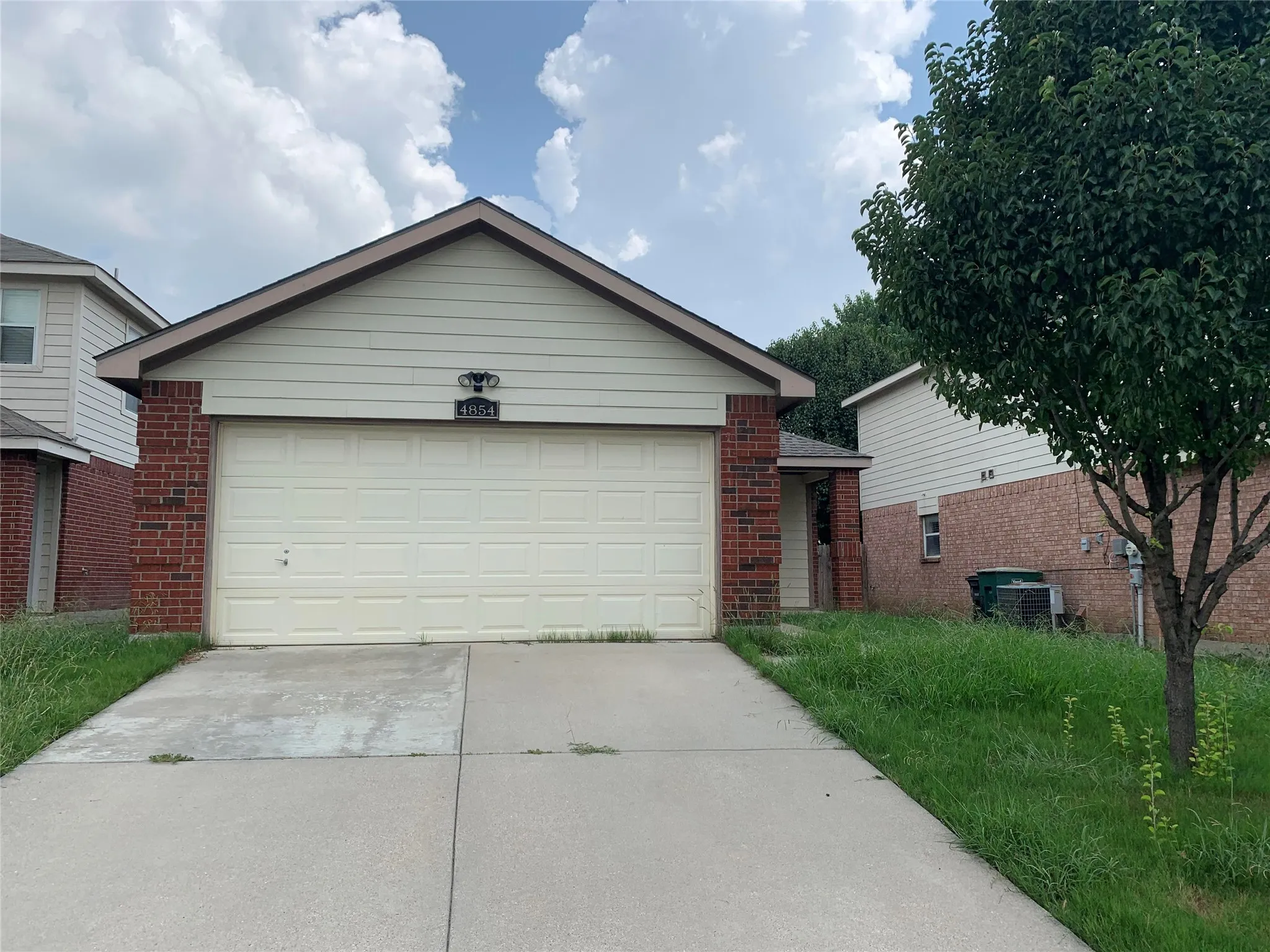 Single Family Residence For Rent in Tarrant County , 4854 Waterford Drive, Fort Worth, Texas 76179, 3 Bedroom, 2 Bathroom, 2 Garage spaces, 1,408 Sqft, built in 2003, mls#21256843, Real Estate Agent in Fort Worth, Homes For Rent in Tarrant county, Homes For Rent in Fort Worth, Realtor in Fort Worth Texas, Real Estate Brokerage Independent Realty Texas, Luminita Cordes Realtor