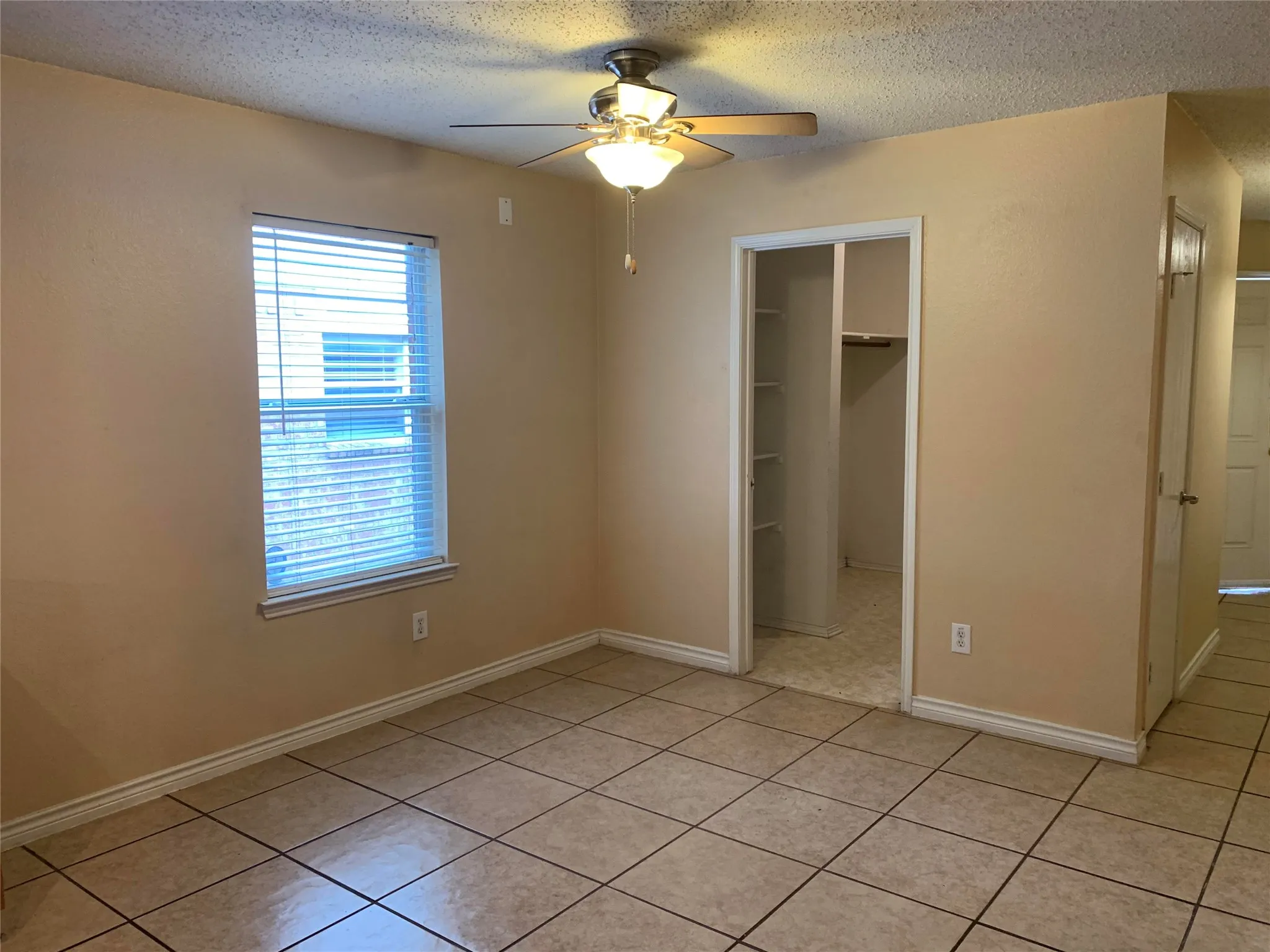 Single Family Residence For Rent in Tarrant County , 4854 Waterford Drive, Fort Worth, Texas 76179, 3 Bedroom, 2 Bathroom, 2 Garage spaces, 1,408 Sqft, built in 2003, mls#21256843, Real Estate Agent in Fort Worth, Homes For Rent in Tarrant county, Homes For Rent in Fort Worth, Realtor in Fort Worth Texas, Real Estate Brokerage Independent Realty Texas, Luminita Cordes Realtor