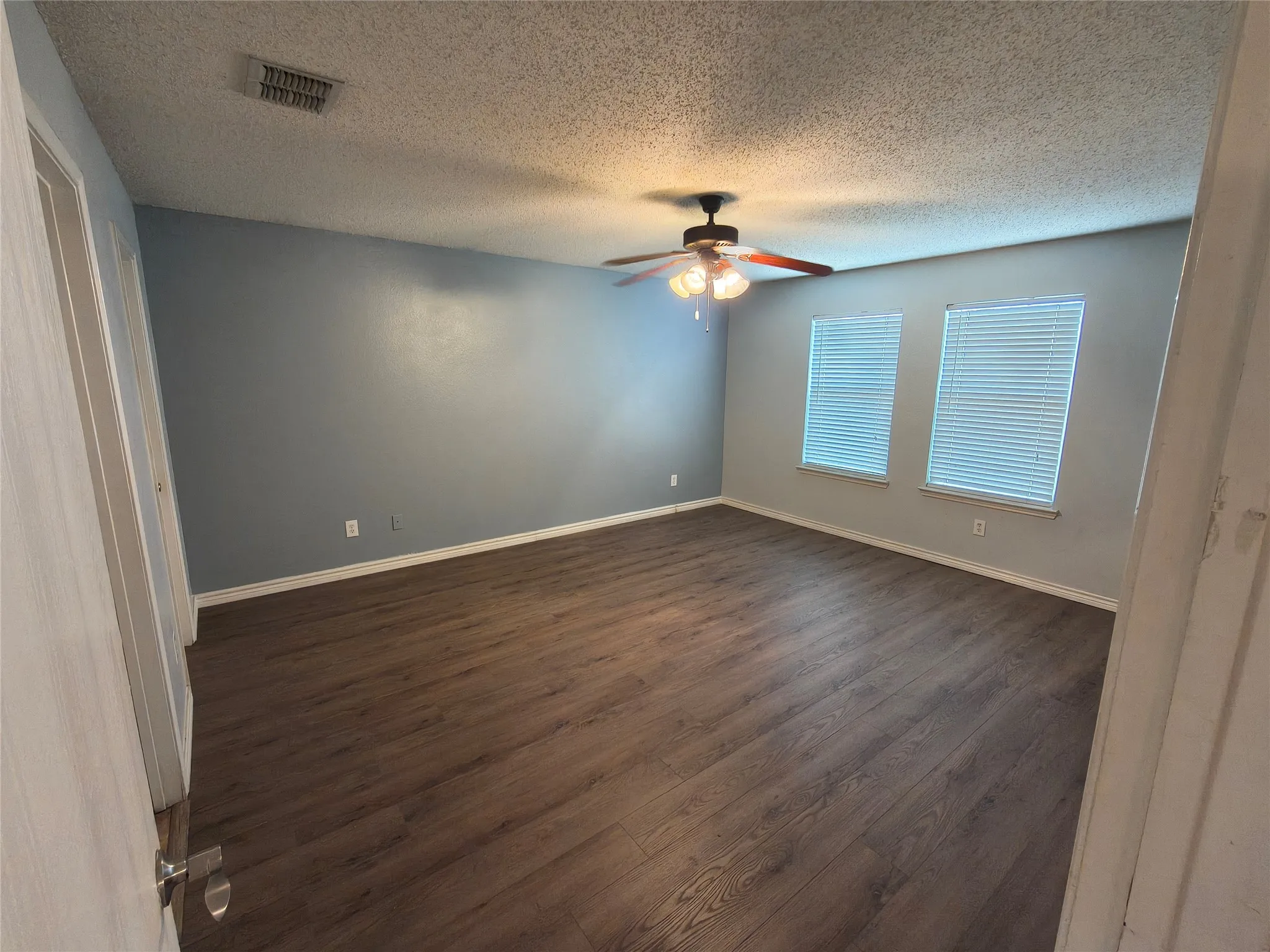 Single Family Residence For Rent in Tarrant County , 4854 Waterford Drive, Fort Worth, Texas 76179, 3 Bedroom, 2 Bathroom, 2 Garage spaces, 1,408 Sqft, built in 2003, mls#21256843, Real Estate Agent in Fort Worth, Homes For Rent in Tarrant county, Homes For Rent in Fort Worth, Realtor in Fort Worth Texas, Real Estate Brokerage Independent Realty Texas, Luminita Cordes Realtor