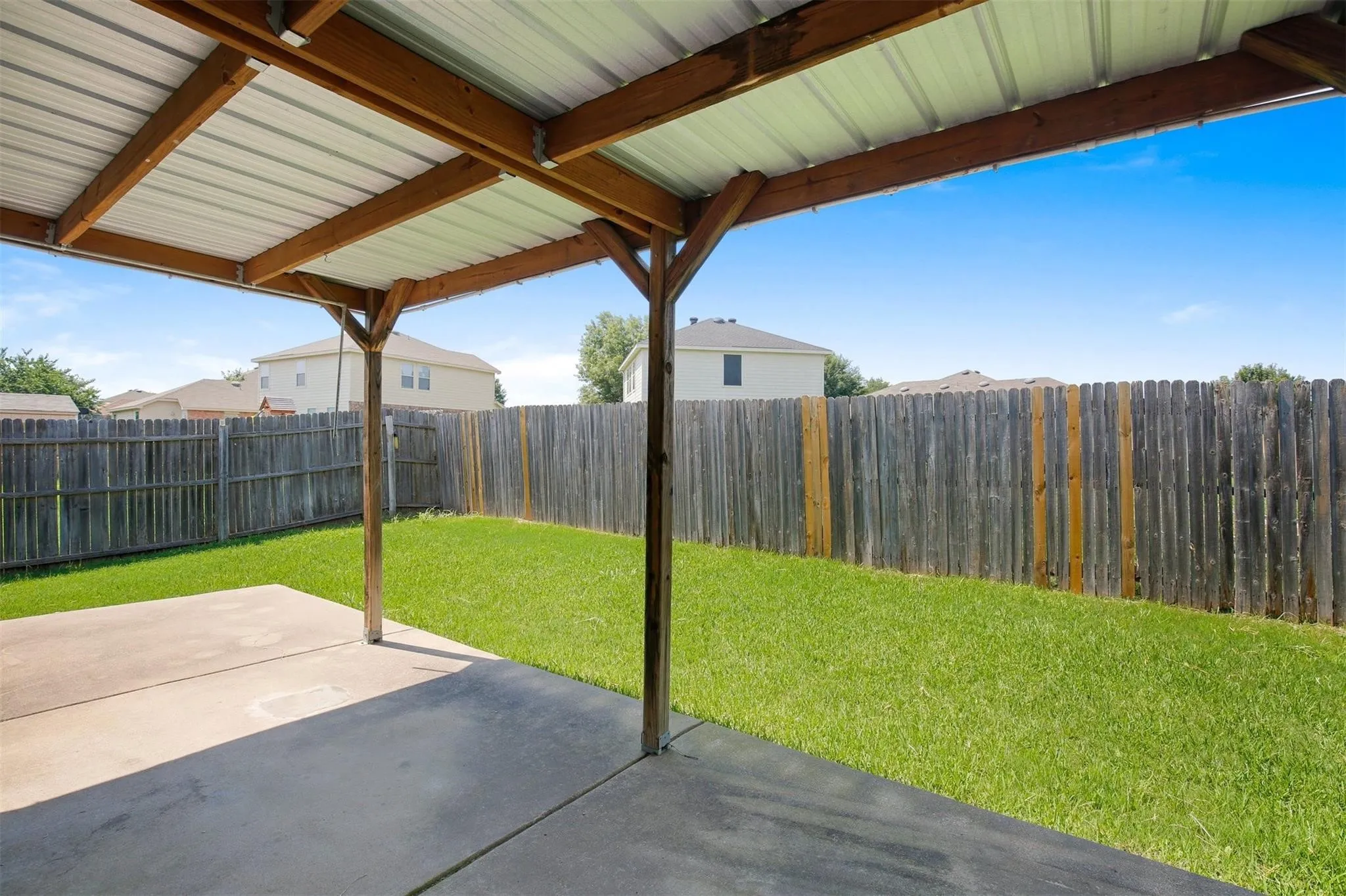 Single Family Residence For Rent in Tarrant County , 4854 Waterford Drive, Fort Worth, Texas 76179, 3 Bedroom, 2 Bathroom, 2 Garage spaces, 1,408 Sqft, built in 2003, mls#21256843, Real Estate Agent in Fort Worth, Homes For Rent in Tarrant county, Homes For Rent in Fort Worth, Realtor in Fort Worth Texas, Real Estate Brokerage Independent Realty Texas, Luminita Cordes Realtor
