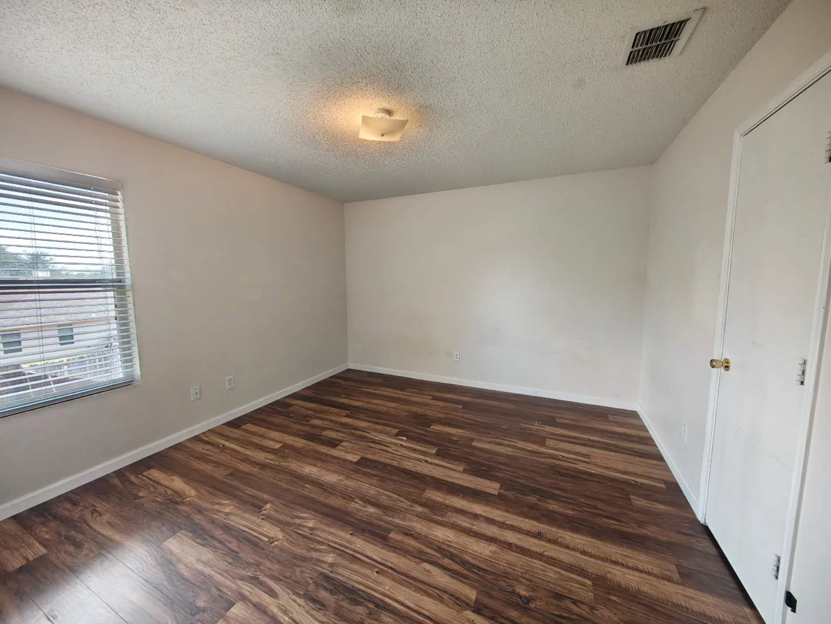 Single Family Residence For Rent in Tarrant County , 6908 Meadow Way Lane, Fort Worth, Texas 76179, 4 Bedroom, 3 Bathroom, 2 Garage spaces, 2,360 Sqft, built in 2003, mls#21270072, Real Estate Agent in Fort Worth, Homes For Rent in Tarrant county, Homes For Rent in Fort Worth, Realtor in Fort Worth Texas, Real Estate Brokerage Independent Realty Texas, Luminita Cordes Realtor