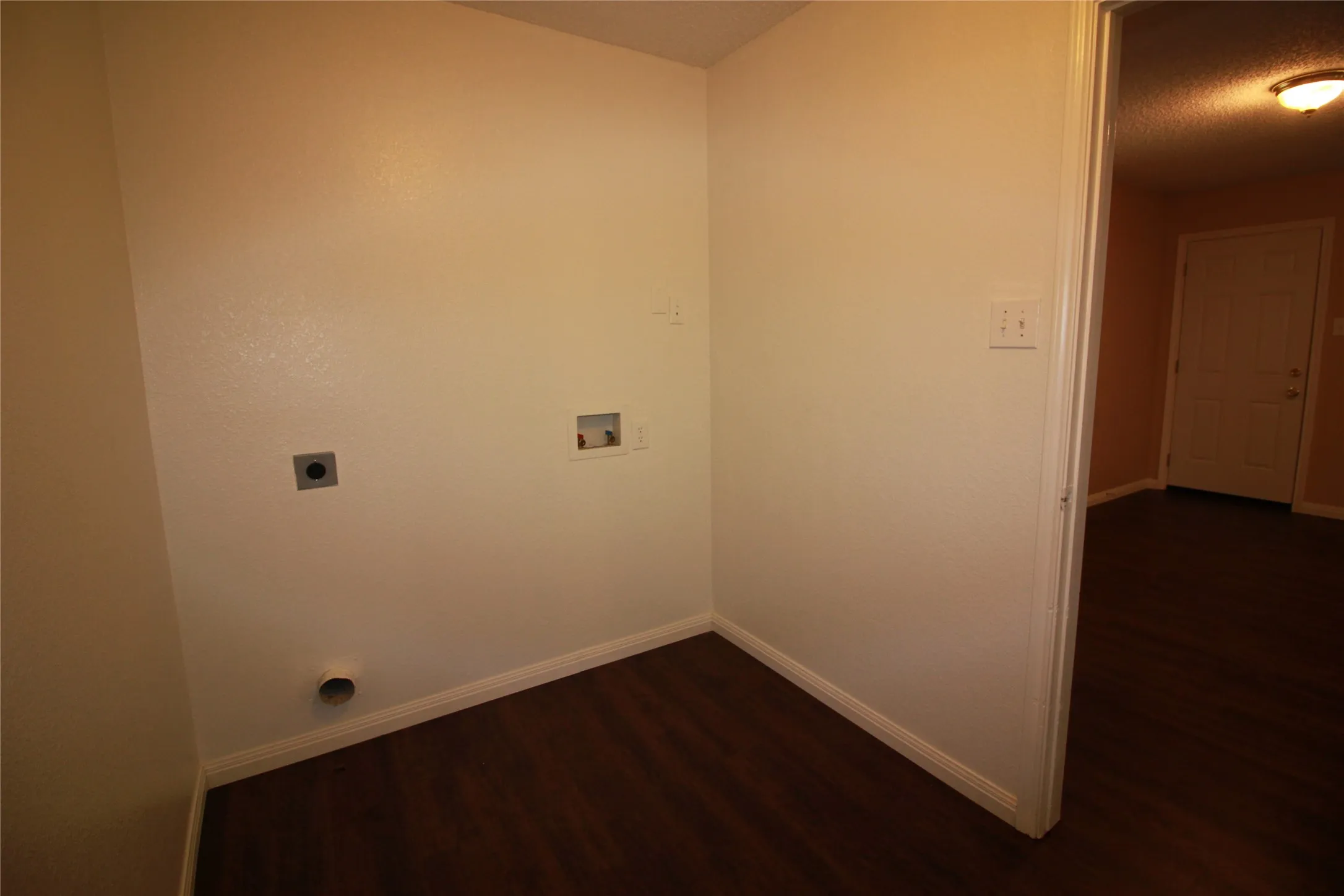 Single Family Residence For Rent in Tarrant County , 6908 Meadow Way Lane, Fort Worth, Texas 76179, 4 Bedroom, 3 Bathroom, 2 Garage spaces, 2,360 Sqft, built in 2003, mls#21270072, Real Estate Agent in Fort Worth, Homes For Rent in Tarrant county, Homes For Rent in Fort Worth, Realtor in Fort Worth Texas, Real Estate Brokerage Independent Realty Texas, Luminita Cordes Realtor