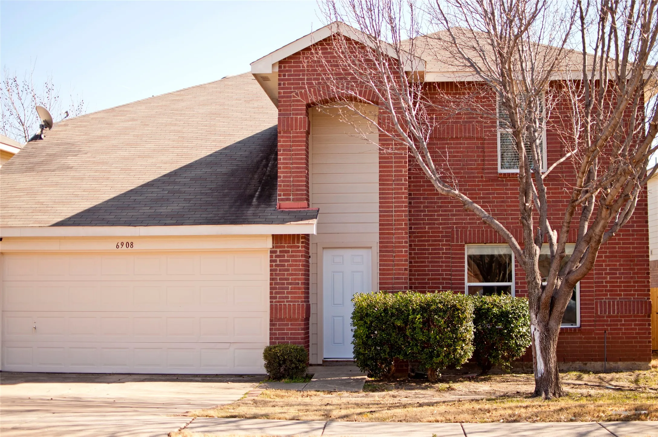 Single Family Residence For Rent in Tarrant County , 6908 Meadow Way Lane, Fort Worth, Texas 76179, 4 Bedroom, 3 Bathroom, 2 Garage spaces, 2,360 Sqft, built in 2003, mls#21270072, Real Estate Agent in Fort Worth, Homes For Rent in Tarrant county, Homes For Rent in Fort Worth, Realtor in Fort Worth Texas, Real Estate Brokerage Independent Realty Texas, Luminita Cordes Realtor