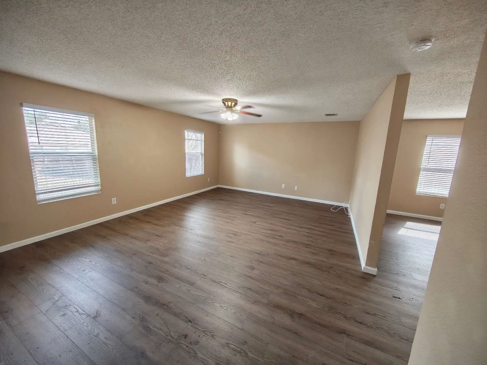 Single Family Residence For Rent in Tarrant County , 6908 Meadow Way Lane, Fort Worth, Texas 76179, 4 Bedroom, 3 Bathroom, 2 Garage spaces, 2,360 Sqft, built in 2003, mls#21270072, Real Estate Agent in Fort Worth, Homes For Rent in Tarrant county, Homes For Rent in Fort Worth, Realtor in Fort Worth Texas, Real Estate Brokerage Independent Realty Texas, Luminita Cordes Realtor
