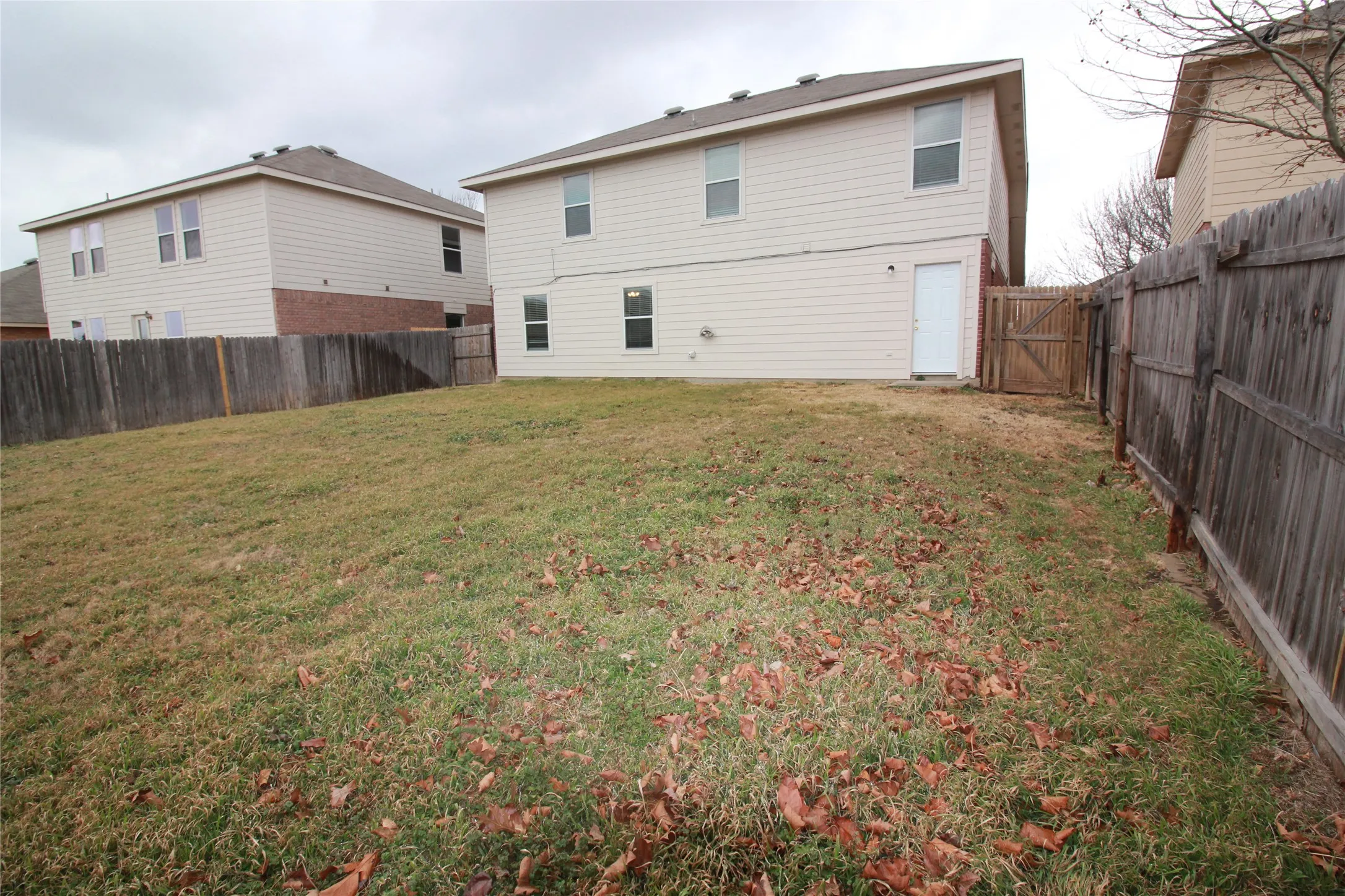 Single Family Residence For Rent in Tarrant County , 6908 Meadow Way Lane, Fort Worth, Texas 76179, 4 Bedroom, 3 Bathroom, 2 Garage spaces, 2,360 Sqft, built in 2003, mls#21270072, Real Estate Agent in Fort Worth, Homes For Rent in Tarrant county, Homes For Rent in Fort Worth, Realtor in Fort Worth Texas, Real Estate Brokerage Independent Realty Texas, Luminita Cordes Realtor