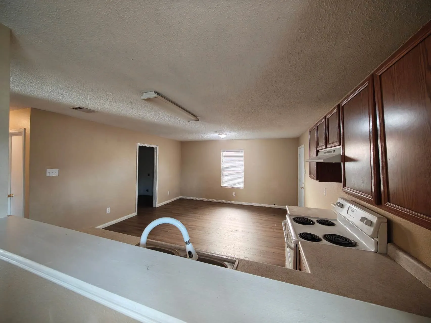Single Family Residence For Rent in Tarrant County , 6908 Meadow Way Lane, Fort Worth, Texas 76179, 4 Bedroom, 3 Bathroom, 2 Garage spaces, 2,360 Sqft, built in 2003, mls#21270072, Real Estate Agent in Fort Worth, Homes For Rent in Tarrant county, Homes For Rent in Fort Worth, Realtor in Fort Worth Texas, Real Estate Brokerage Independent Realty Texas, Luminita Cordes Realtor