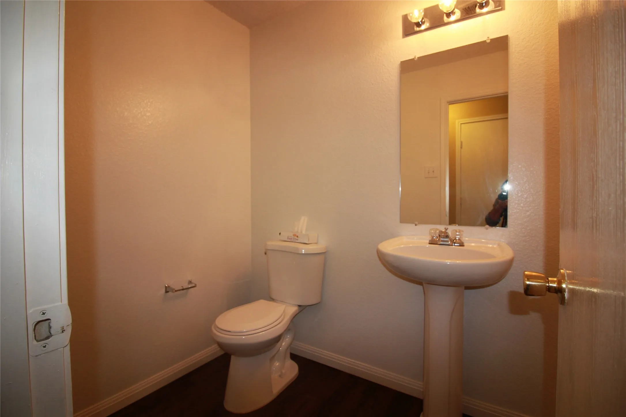 Single Family Residence For Rent in Tarrant County , 6908 Meadow Way Lane, Fort Worth, Texas 76179, 4 Bedroom, 3 Bathroom, 2 Garage spaces, 2,360 Sqft, built in 2003, mls#21270072, Real Estate Agent in Fort Worth, Homes For Rent in Tarrant county, Homes For Rent in Fort Worth, Realtor in Fort Worth Texas, Real Estate Brokerage Independent Realty Texas, Luminita Cordes Realtor