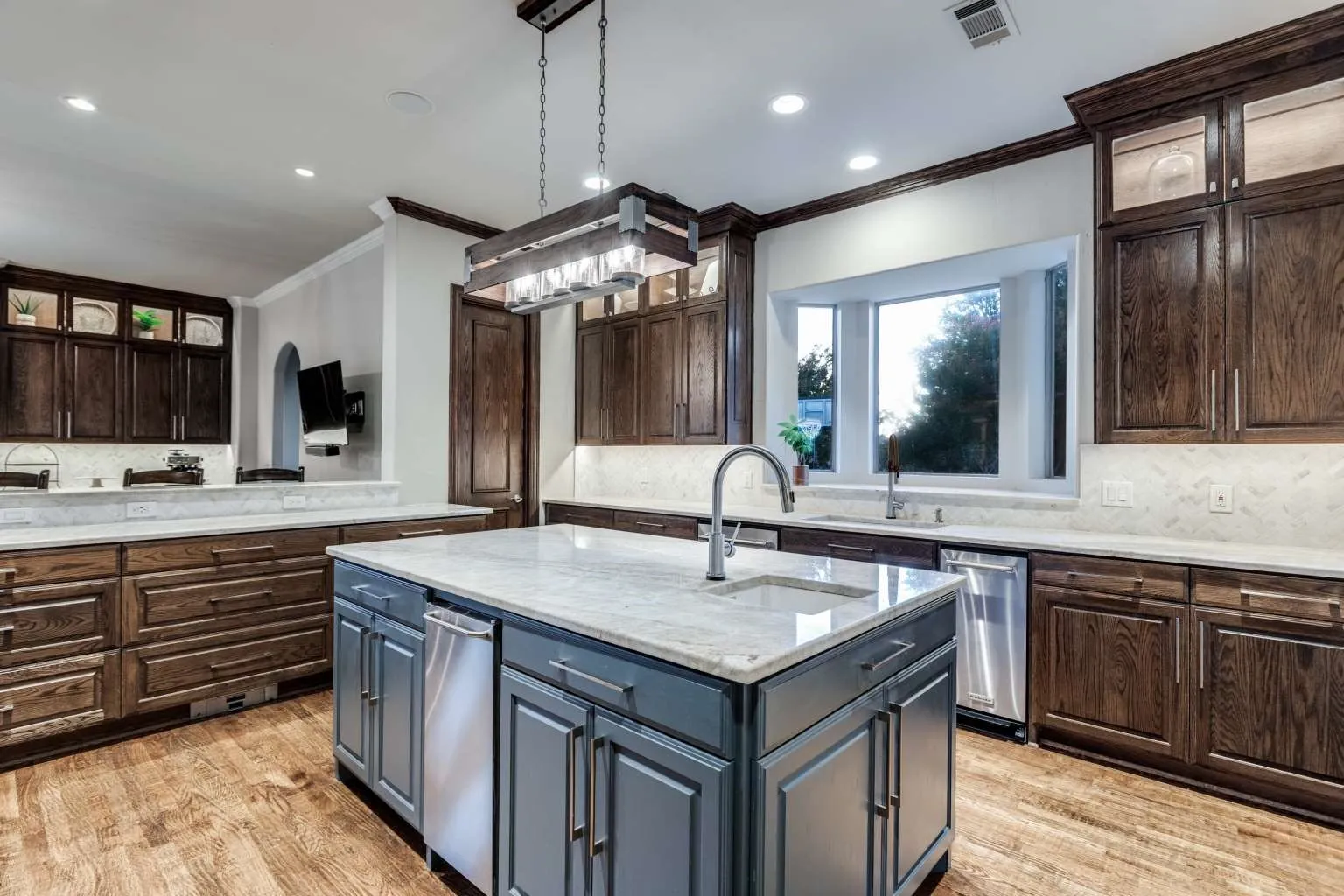 Single Family Residence For Sale in Collin County , 403 Creekside Drive, Mc Kinney, Texas 75071, 4 Bedrooms, 7 Bathrooms, 3 Garage spaces, 5,256 Sqft, built in 2001, Price $2,095,000, mls#21284073, Real Estate Agent in Mc Kinney, Homes For Sale in Collin county, Homes For Sale in Mc Kinney, Realtor in Mc Kinney Texas, Real Estate Brokerage Independent Realty Texas, Luminita Cordes Realtor