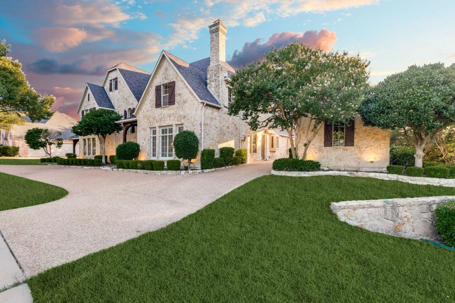 Single Family Residence For Sale in Collin County , 403 Creekside Drive, Mc Kinney, Texas 75071, 4 Bedrooms, 7 Bathrooms, 3 Garage spaces, 5,256 Sqft, built in 2001, Price $2,095,000, mls#21284073, Real Estate Agent in Mc Kinney, Homes For Sale in Collin county, Homes For Sale in Mc Kinney, Realtor in Mc Kinney Texas, Real Estate Brokerage Independent Realty Texas, Luminita Cordes Realtor