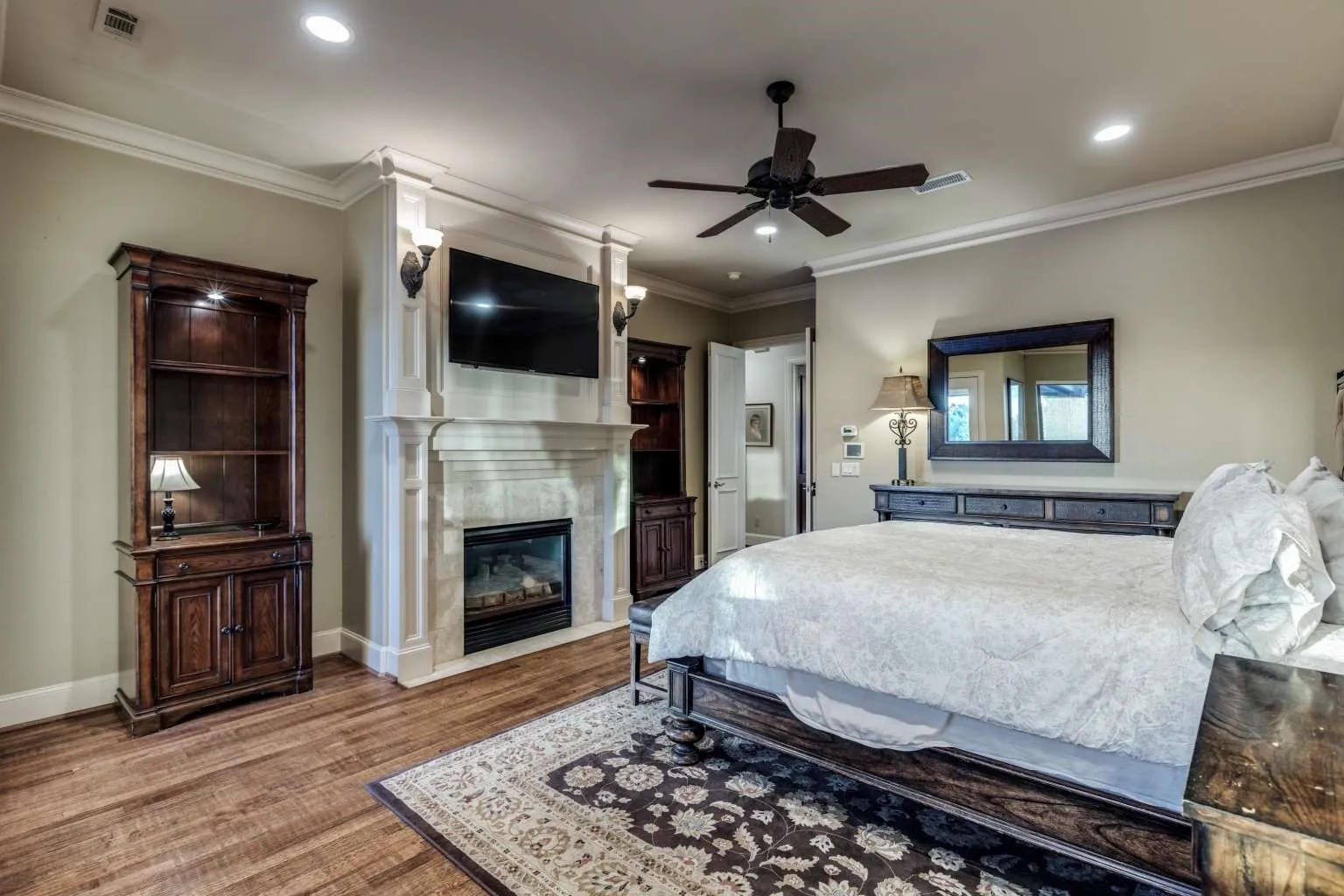 Single Family Residence For Sale in Collin County , 403 Creekside Drive, Mc Kinney, Texas 75071, 4 Bedrooms, 7 Bathrooms, 3 Garage spaces, 5,256 Sqft, built in 2001, Price $2,095,000, mls#21284073, Real Estate Agent in Mc Kinney, Homes For Sale in Collin county, Homes For Sale in Mc Kinney, Realtor in Mc Kinney Texas, Real Estate Brokerage Independent Realty Texas, Luminita Cordes Realtor