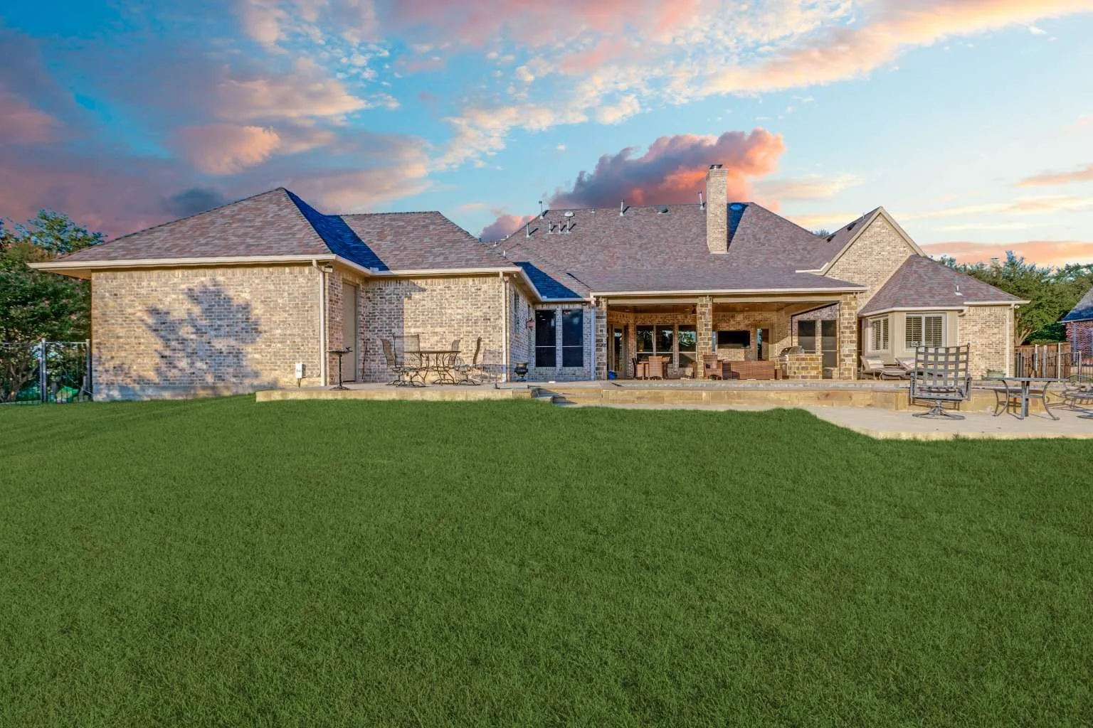 Single Family Residence For Sale in Collin County , 403 Creekside Drive, Mc Kinney, Texas 75071, 4 Bedrooms, 7 Bathrooms, 3 Garage spaces, 5,256 Sqft, built in 2001, Price $2,095,000, mls#21284073, Real Estate Agent in Mc Kinney, Homes For Sale in Collin county, Homes For Sale in Mc Kinney, Realtor in Mc Kinney Texas, Real Estate Brokerage Independent Realty Texas, Luminita Cordes Realtor