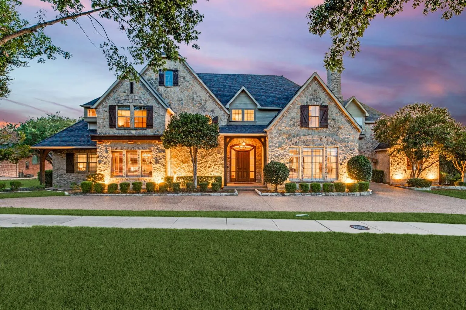 Single Family Residence For Sale in Collin County , 403 Creekside Drive, Mc Kinney, Texas 75071, 4 Bedrooms, 7 Bathrooms, 3 Garage spaces, 5,256 Sqft, built in 2001, Price $2,095,000, mls#21284073, Real Estate Agent in Mc Kinney, Homes For Sale in Collin county, Homes For Sale in Mc Kinney, Realtor in Mc Kinney Texas, Real Estate Brokerage Independent Realty Texas, Luminita Cordes Realtor